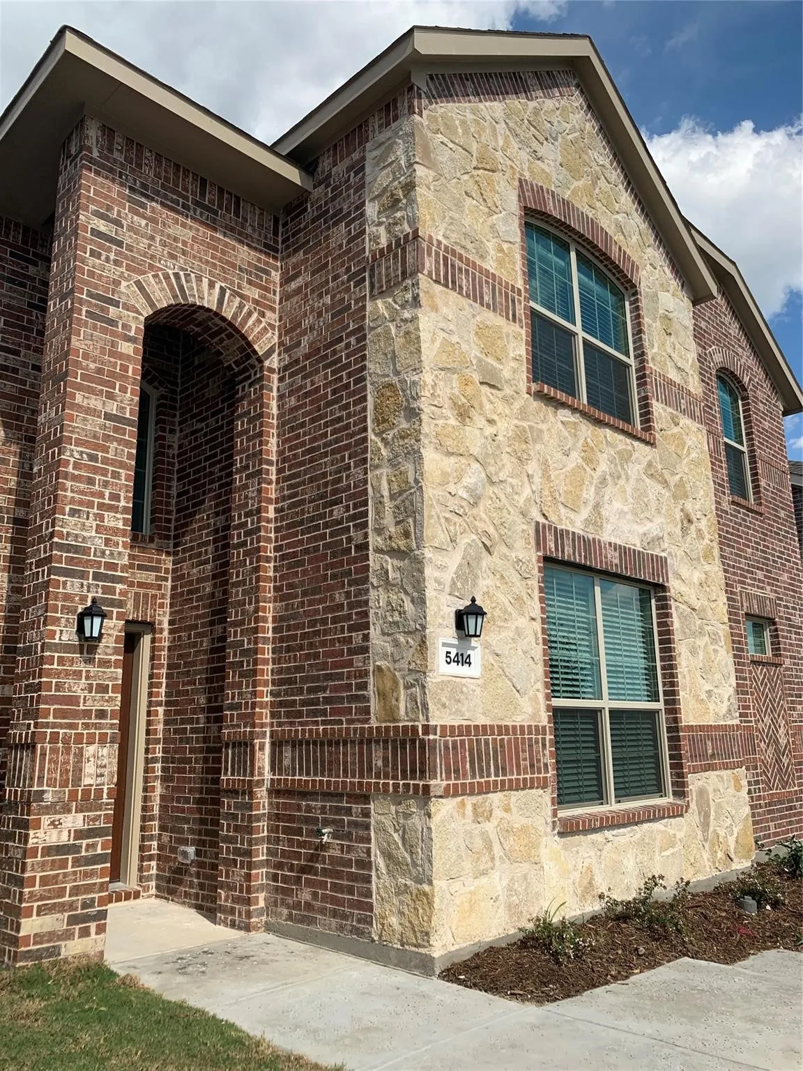 Single Family Residence For Rent in Dallas County , 5414 Riverwalk Parkway, Garland, Texas 75040, 4 Bedroom, 5 Bathroom, 2 Garage spaces, 2,466 Sqft, built in 2021, mls#21368513, Real Estate Agent in Garland, Homes For Rent in Dallas county, Homes For Rent in Garland, Realtor in Garland Texas, Real Estate Brokerage Independent Realty Texas, Luminita Cordes Realtor