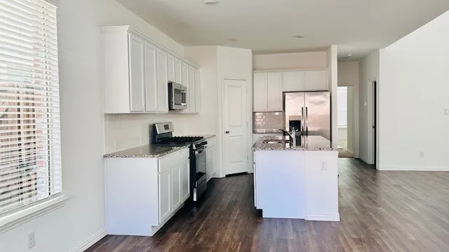 Single Family Residence For Rent in Dallas County , 5414 Riverwalk Parkway, Garland, Texas 75040, 4 Bedroom, 5 Bathroom, 2 Garage spaces, 2,466 Sqft, built in 2021, mls#21368513, Real Estate Agent in Garland, Homes For Rent in Dallas county, Homes For Rent in Garland, Realtor in Garland Texas, Real Estate Brokerage Independent Realty Texas, Luminita Cordes Realtor
