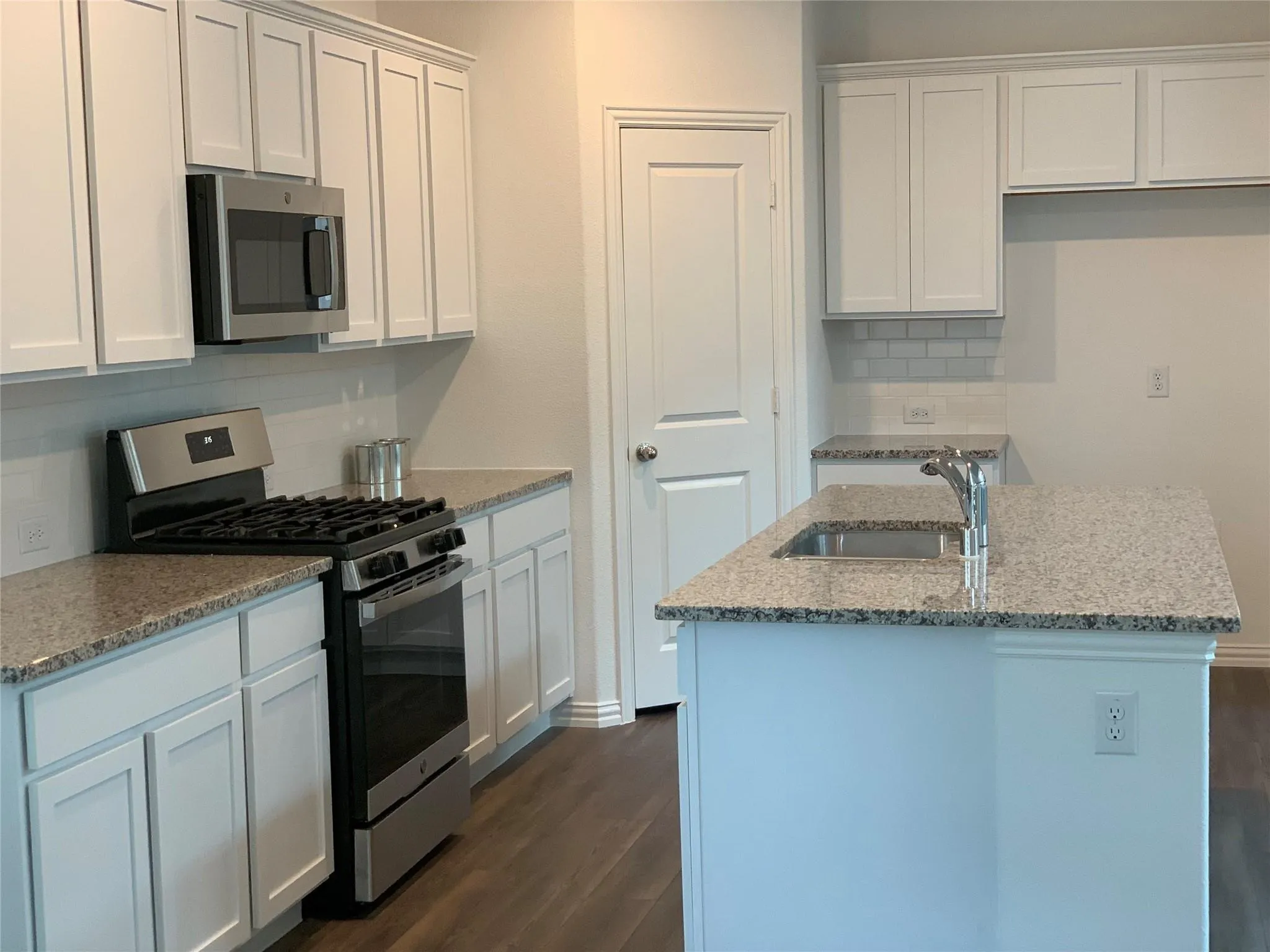 Single Family Residence For Rent in Dallas County , 5414 Riverwalk Parkway, Garland, Texas 75040, 4 Bedroom, 5 Bathroom, 2 Garage spaces, 2,466 Sqft, built in 2021, mls#21368513, Real Estate Agent in Garland, Homes For Rent in Dallas county, Homes For Rent in Garland, Realtor in Garland Texas, Real Estate Brokerage Independent Realty Texas, Luminita Cordes Realtor