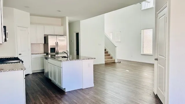 Single Family Residence For Rent in Dallas County , 5414 Riverwalk Parkway, Garland, Texas 75040, 4 Bedroom, 5 Bathroom, 2 Garage spaces, 2,466 Sqft, built in 2021, mls#21368513, Real Estate Agent in Garland, Homes For Rent in Dallas county, Homes For Rent in Garland, Realtor in Garland Texas, Real Estate Brokerage Independent Realty Texas, Luminita Cordes Realtor