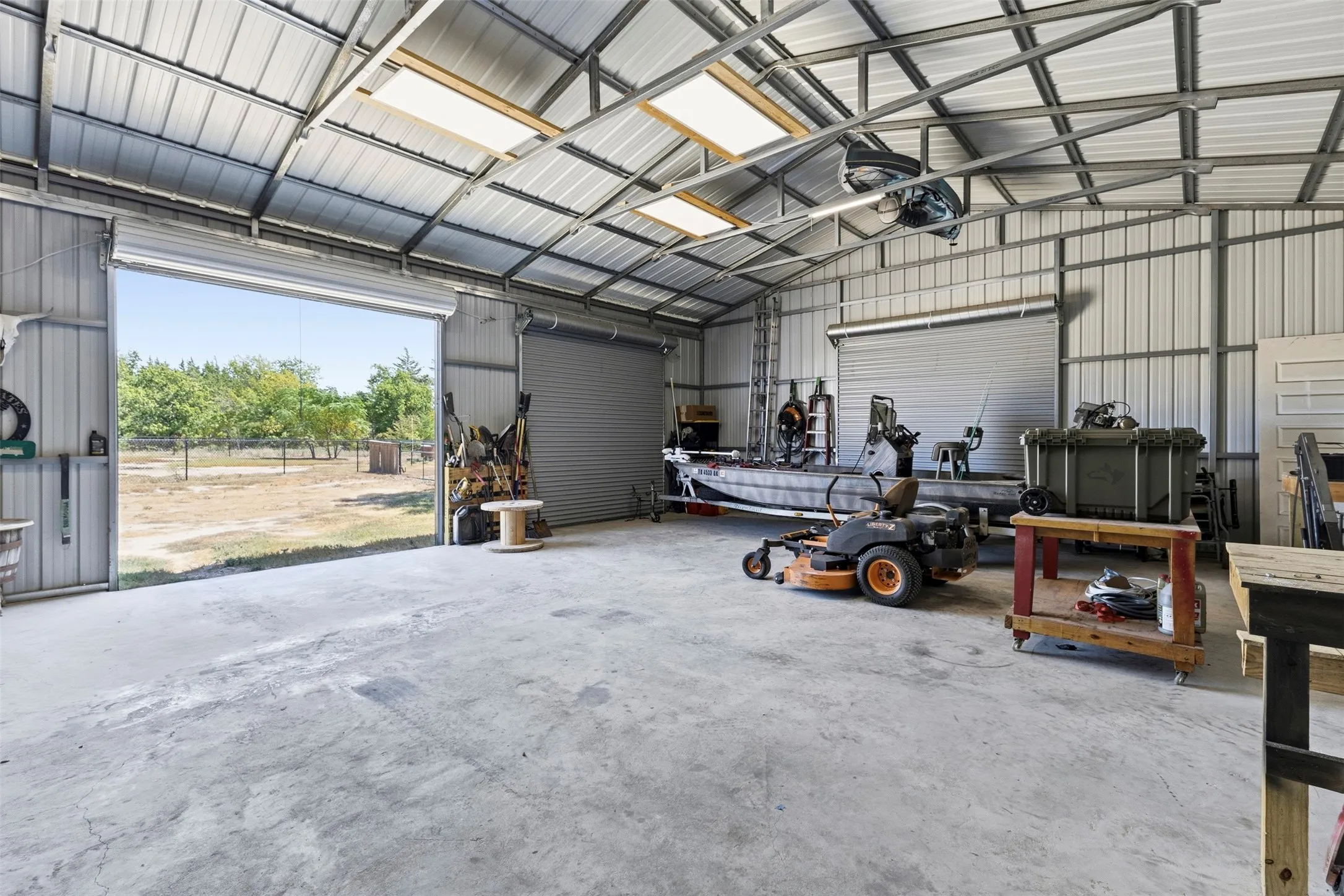 30X40 Workshop with electric.