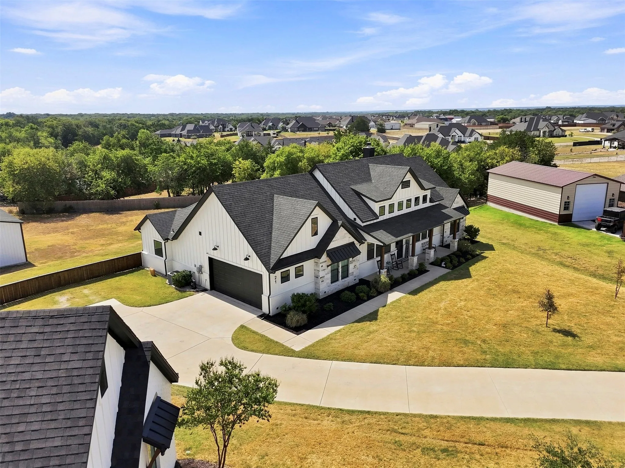 Single Family Residence For Sale in Ellis County , 21 Reid Court, Waxahachie, Texas 75167, 4 Bedroom, 3 Bathroom, 2 Garage spaces, 2,539 Sqft, built in 2022, mls#21368642, Real Estate Agent in Waxahachie, Homes For Sale in Ellis county, Homes For Sale in Waxahachie, Realtor in Waxahachie Texas, Real Estate Brokerage Independent Realty Texas, Luminita Cordes Realtor
