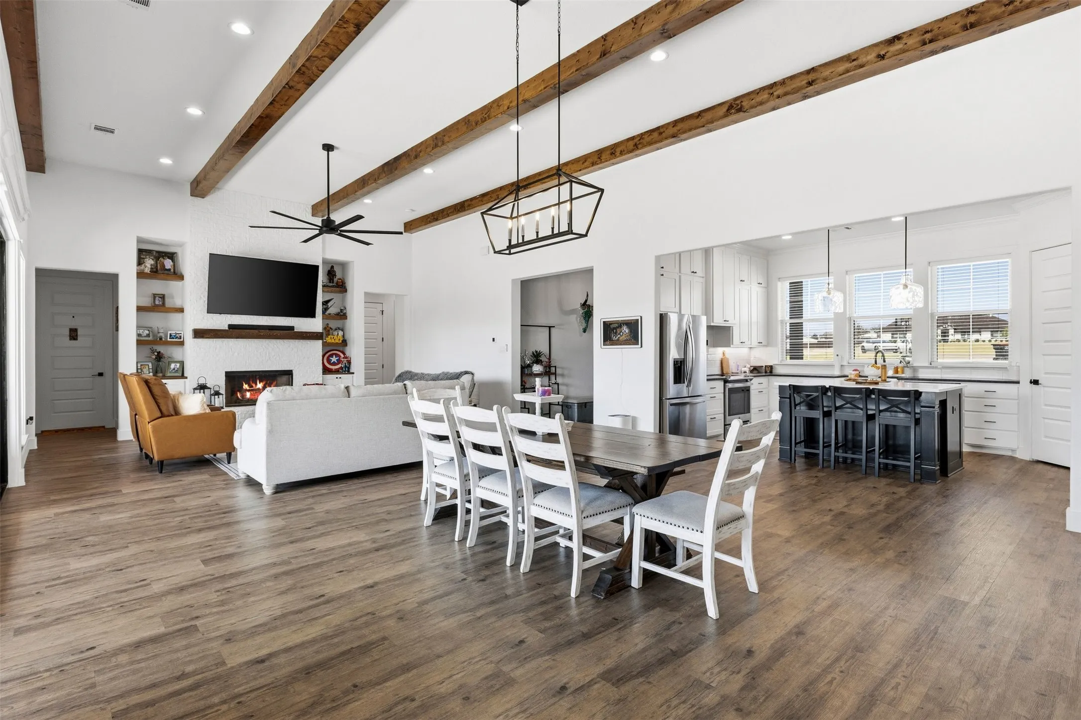 Single Family Residence For Sale in Ellis County , 21 Reid Court, Waxahachie, Texas 75167, 4 Bedroom, 3 Bathroom, 2 Garage spaces, 2,539 Sqft, built in 2022, mls#21368642, Real Estate Agent in Waxahachie, Homes For Sale in Ellis county, Homes For Sale in Waxahachie, Realtor in Waxahachie Texas, Real Estate Brokerage Independent Realty Texas, Luminita Cordes Realtor
