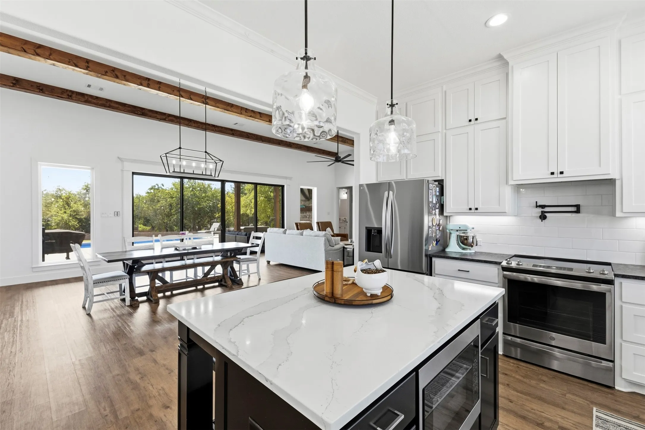 Single Family Residence For Sale in Ellis County , 21 Reid Court, Waxahachie, Texas 75167, 4 Bedroom, 3 Bathroom, 2 Garage spaces, 2,539 Sqft, built in 2022, mls#21368642, Real Estate Agent in Waxahachie, Homes For Sale in Ellis county, Homes For Sale in Waxahachie, Realtor in Waxahachie Texas, Real Estate Brokerage Independent Realty Texas, Luminita Cordes Realtor