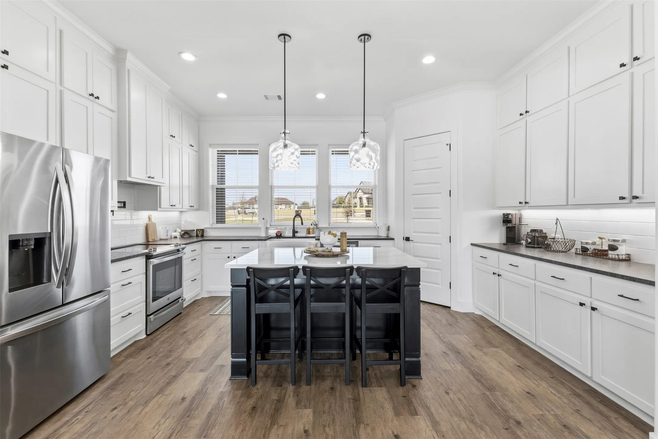 Single Family Residence For Sale in Ellis County , 21 Reid Court, Waxahachie, Texas 75167, 4 Bedroom, 3 Bathroom, 2 Garage spaces, 2,539 Sqft, built in 2022, mls#21368642, Real Estate Agent in Waxahachie, Homes For Sale in Ellis county, Homes For Sale in Waxahachie, Realtor in Waxahachie Texas, Real Estate Brokerage Independent Realty Texas, Luminita Cordes Realtor