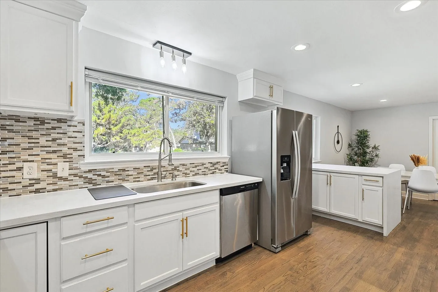 Single Family Residence For Rent in Dallas County , 3608 Courtdale, Farmers Branch, Texas 75234, 4 Bedroom, 3 Bathroom, Garage spaces, 2,867 Sqft, built in 1965, mls#21368735, Real Estate Agent in Farmers Branch, Homes For Rent in Dallas county, Homes For Rent in Farmers Branch, Realtor in Farmers Branch Texas, Real Estate Brokerage Independent Realty Texas, Luminita Cordes Realtor