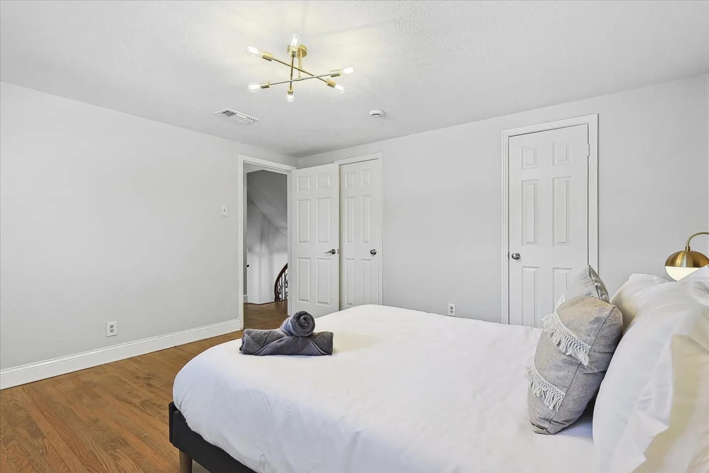 Single Family Residence For Rent in Dallas County , 3608 Courtdale, Farmers Branch, Texas 75234, 4 Bedroom, 3 Bathroom, Garage spaces, 2,867 Sqft, built in 1965, mls#21368735, Real Estate Agent in Farmers Branch, Homes For Rent in Dallas county, Homes For Rent in Farmers Branch, Realtor in Farmers Branch Texas, Real Estate Brokerage Independent Realty Texas, Luminita Cordes Realtor