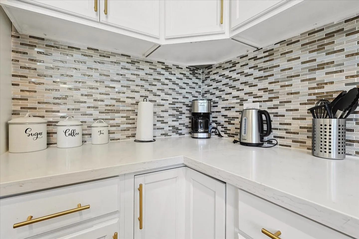 Single Family Residence For Rent in Dallas County , 3608 Courtdale, Farmers Branch, Texas 75234, 4 Bedroom, 3 Bathroom, Garage spaces, 2,867 Sqft, built in 1965, mls#21368735, Real Estate Agent in Farmers Branch, Homes For Rent in Dallas county, Homes For Rent in Farmers Branch, Realtor in Farmers Branch Texas, Real Estate Brokerage Independent Realty Texas, Luminita Cordes Realtor