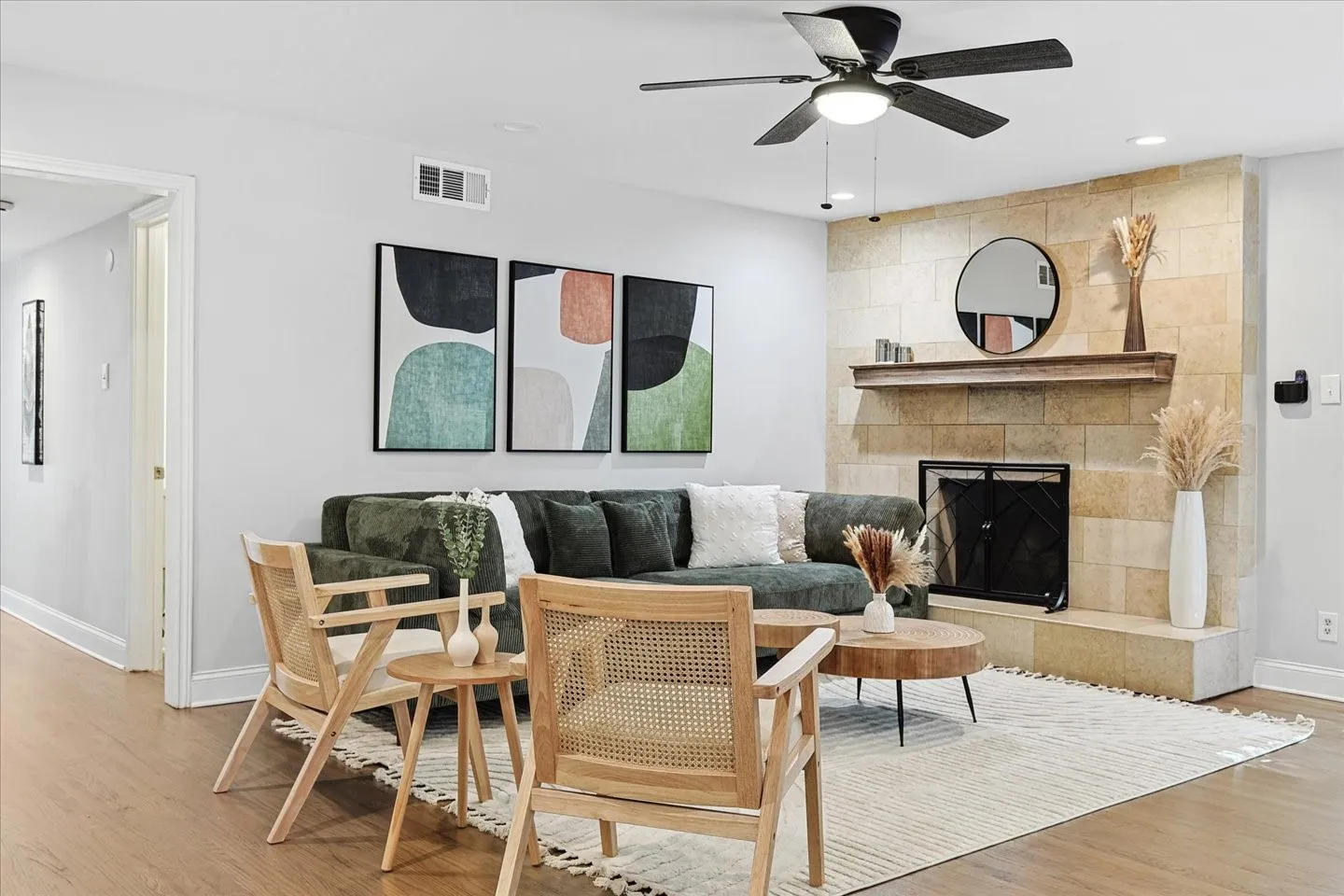 Single Family Residence For Rent in Dallas County , 3608 Courtdale, Farmers Branch, Texas 75234, 4 Bedroom, 3 Bathroom, Garage spaces, 2,867 Sqft, built in 1965, mls#21368735, Real Estate Agent in Farmers Branch, Homes For Rent in Dallas county, Homes For Rent in Farmers Branch, Realtor in Farmers Branch Texas, Real Estate Brokerage Independent Realty Texas, Luminita Cordes Realtor
