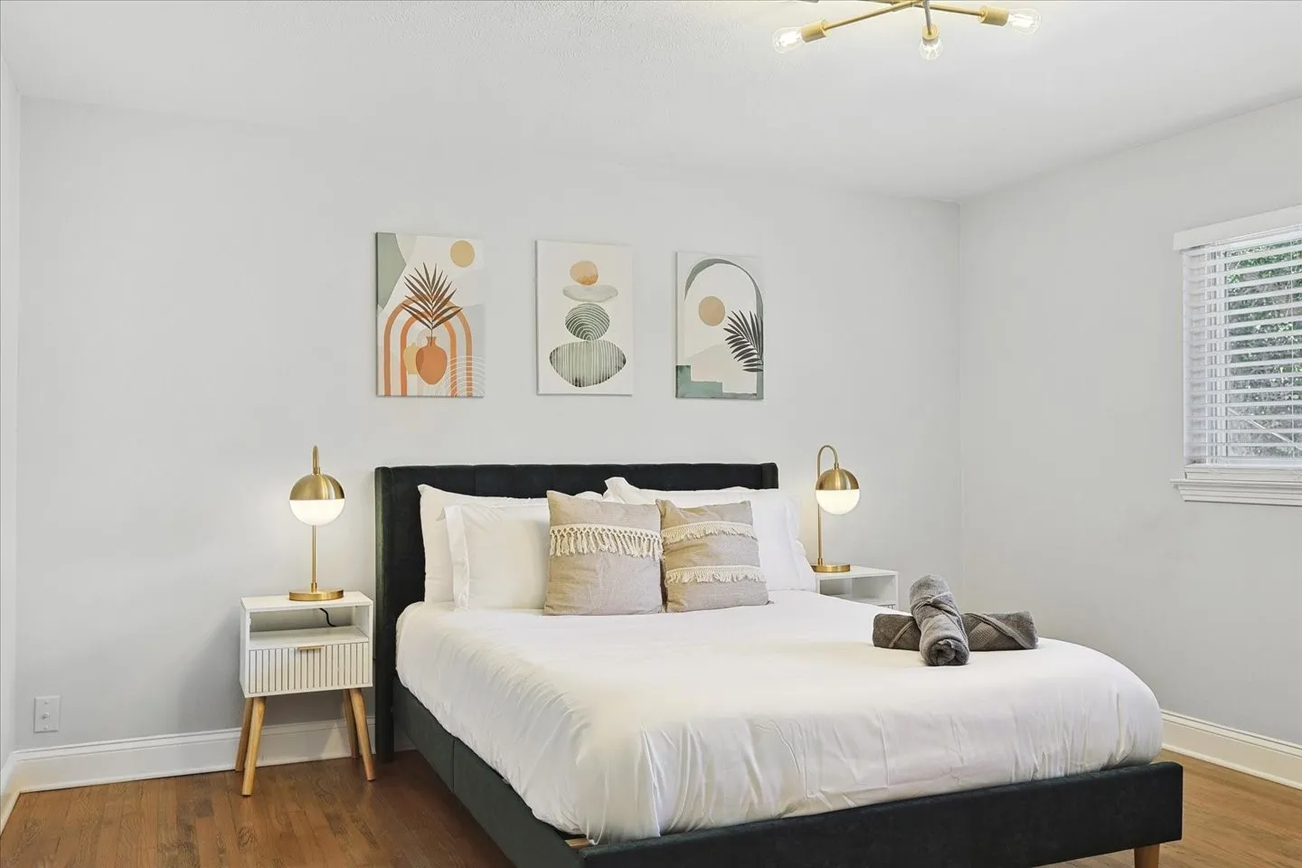 Single Family Residence For Rent in Dallas County , 3608 Courtdale, Farmers Branch, Texas 75234, 4 Bedroom, 3 Bathroom, Garage spaces, 2,867 Sqft, built in 1965, mls#21368735, Real Estate Agent in Farmers Branch, Homes For Rent in Dallas county, Homes For Rent in Farmers Branch, Realtor in Farmers Branch Texas, Real Estate Brokerage Independent Realty Texas, Luminita Cordes Realtor