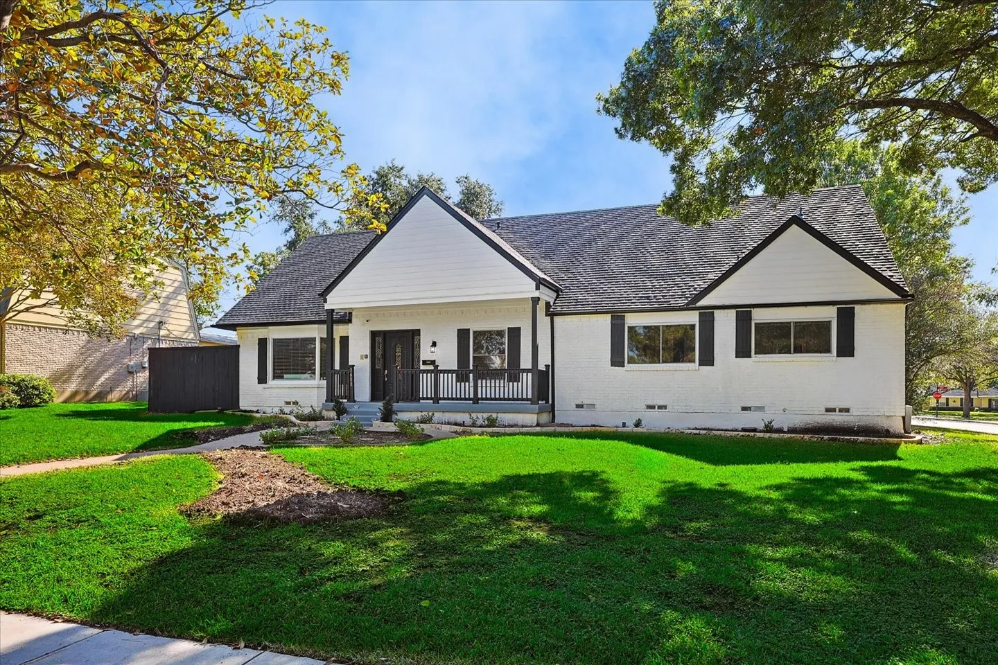 Single Family Residence For Rent in Dallas County , 3608 Courtdale, Farmers Branch, Texas 75234, 4 Bedroom, 3 Bathroom, Garage spaces, 2,867 Sqft, built in 1965, mls#21368735, Real Estate Agent in Farmers Branch, Homes For Rent in Dallas county, Homes For Rent in Farmers Branch, Realtor in Farmers Branch Texas, Real Estate Brokerage Independent Realty Texas, Luminita Cordes Realtor