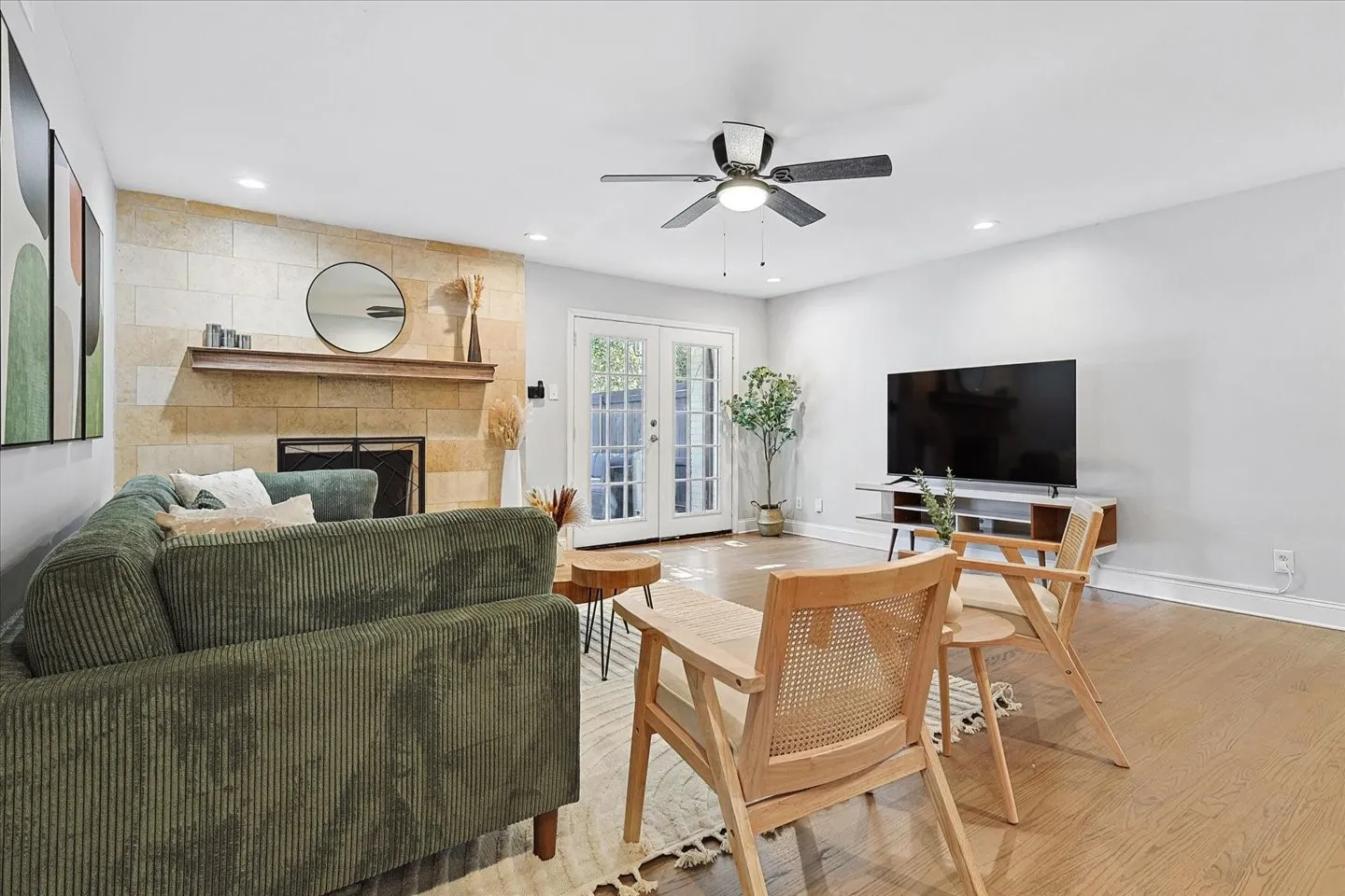 Single Family Residence For Rent in Dallas County , 3608 Courtdale, Farmers Branch, Texas 75234, 4 Bedroom, 3 Bathroom, Garage spaces, 2,867 Sqft, built in 1965, mls#21368735, Real Estate Agent in Farmers Branch, Homes For Rent in Dallas county, Homes For Rent in Farmers Branch, Realtor in Farmers Branch Texas, Real Estate Brokerage Independent Realty Texas, Luminita Cordes Realtor
