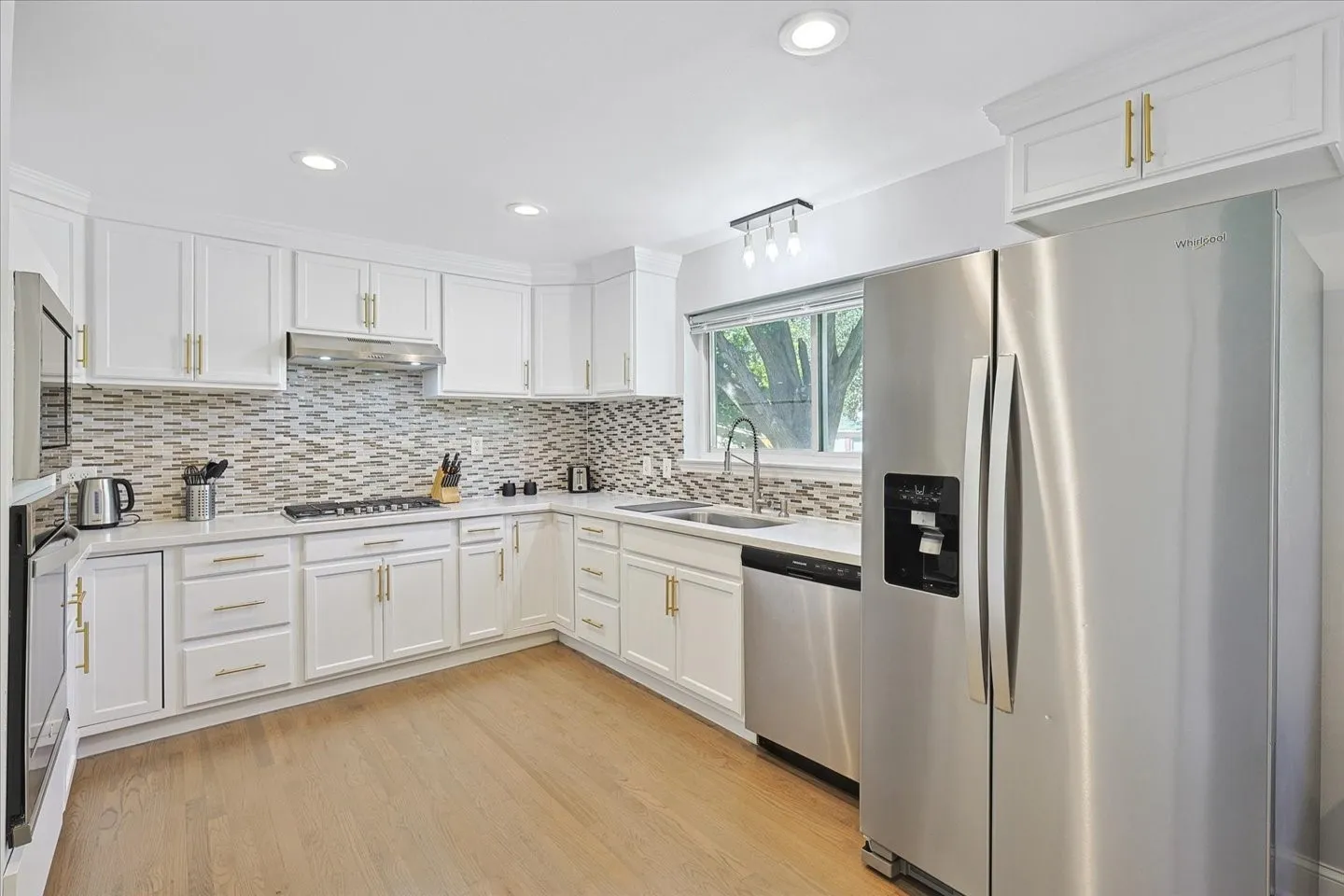 Single Family Residence For Rent in Dallas County , 3608 Courtdale, Farmers Branch, Texas 75234, 4 Bedroom, 3 Bathroom, Garage spaces, 2,867 Sqft, built in 1965, mls#21368735, Real Estate Agent in Farmers Branch, Homes For Rent in Dallas county, Homes For Rent in Farmers Branch, Realtor in Farmers Branch Texas, Real Estate Brokerage Independent Realty Texas, Luminita Cordes Realtor