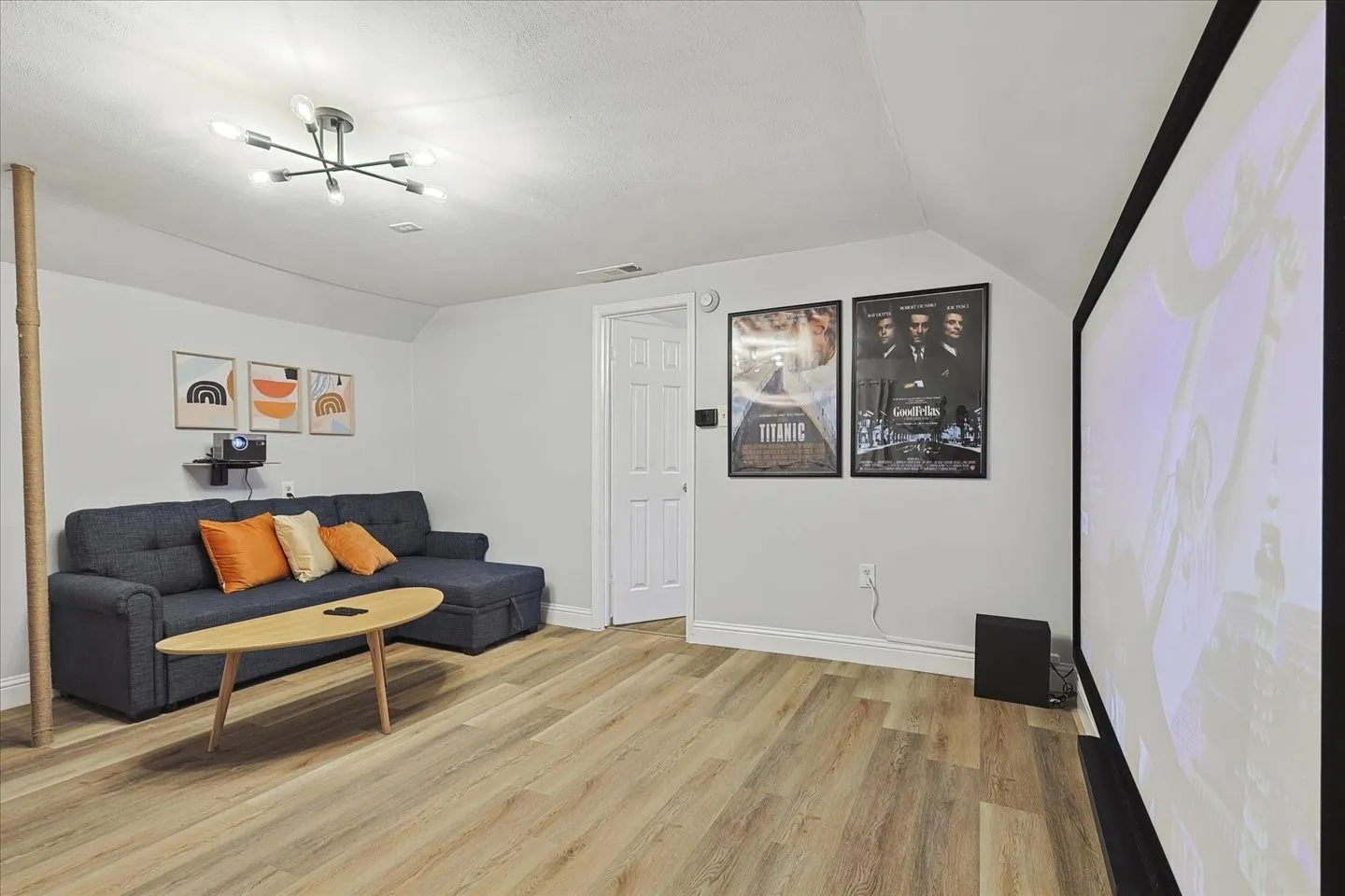 Single Family Residence For Rent in Dallas County , 3608 Courtdale, Farmers Branch, Texas 75234, 4 Bedroom, 3 Bathroom, Garage spaces, 2,867 Sqft, built in 1965, mls#21368735, Real Estate Agent in Farmers Branch, Homes For Rent in Dallas county, Homes For Rent in Farmers Branch, Realtor in Farmers Branch Texas, Real Estate Brokerage Independent Realty Texas, Luminita Cordes Realtor