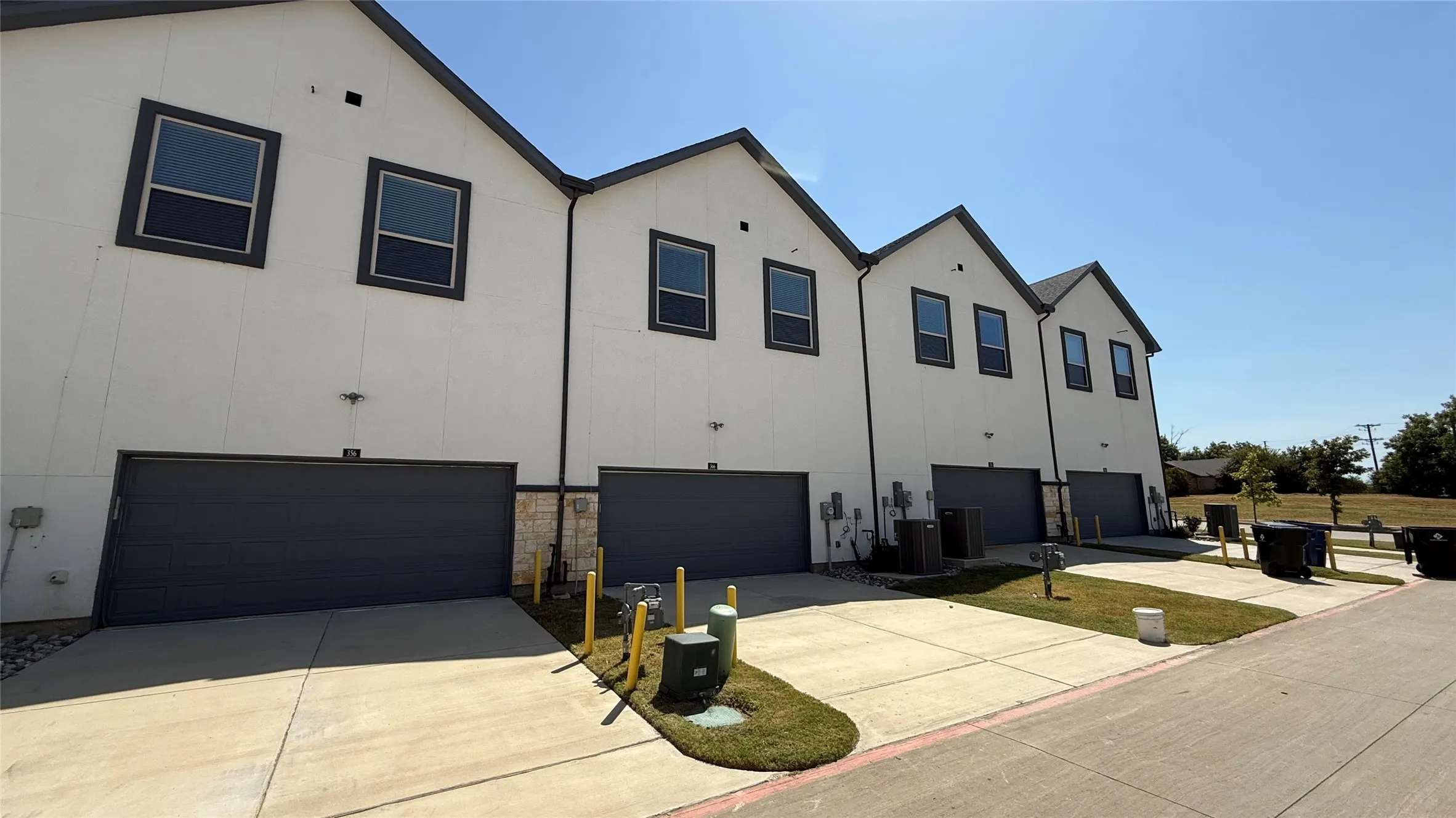 Townhouse For Rent in Denton County , 366 Buck Ridge Drive, Frisco, Texas 75068, 4 Bedroom, 3 Bathroom, 2 Garage spaces, 2,097 Sqft, built in 2023, mls#21368741, Real Estate Agent in Frisco, Homes For Rent in Denton county, Homes For Rent in Frisco, Realtor in Frisco Texas, Real Estate Brokerage Independent Realty Texas, Luminita Cordes Realtor