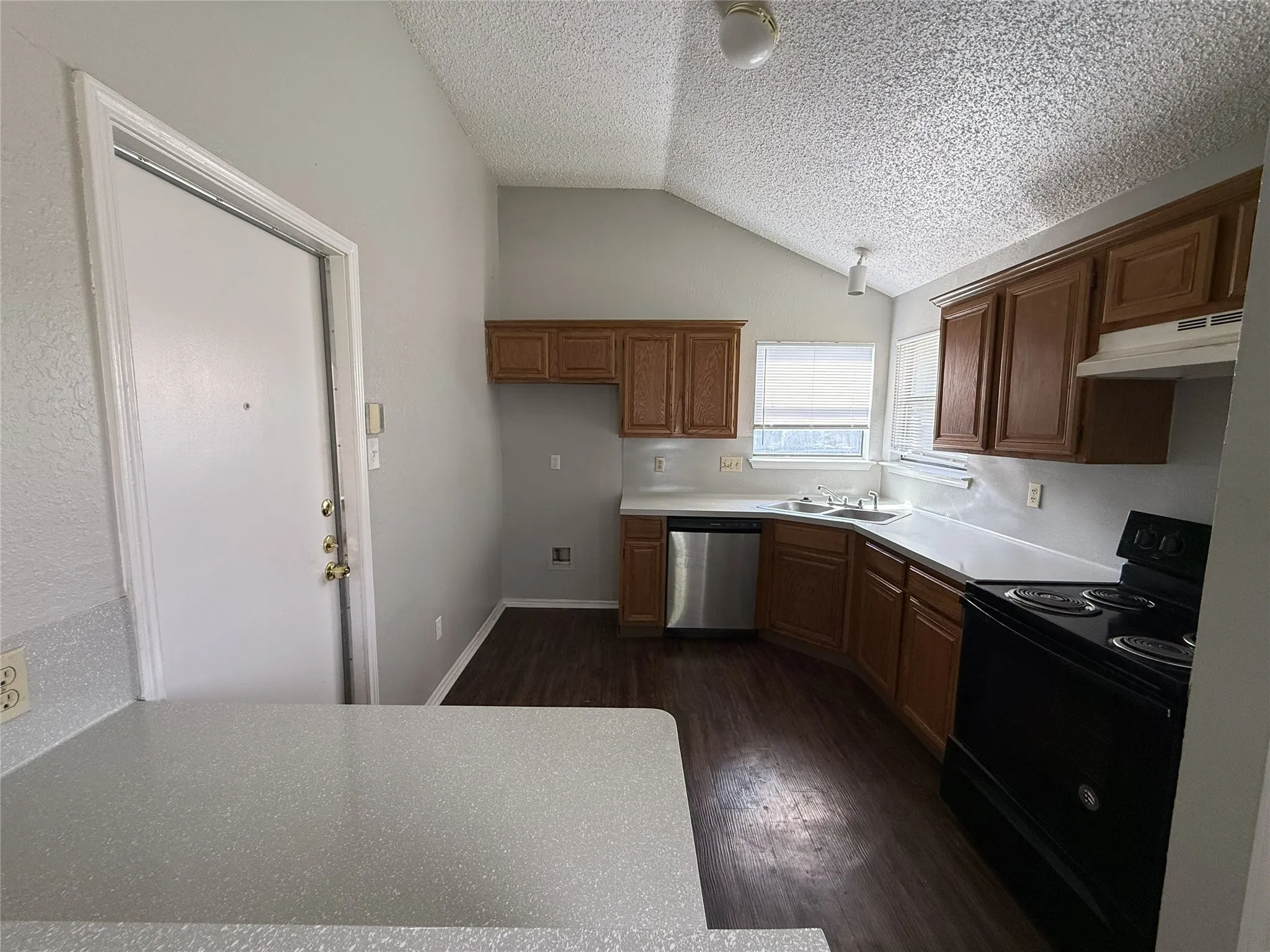 Single Family Residence For Sale in Dallas County , 404 Seminary Ridge, Mesquite, Texas 75149, 3 Bedroom, 2 Bathroom, 2 Garage spaces, 1,294 Sqft, built in 1987, mls#21368743, Real Estate Agent in Mesquite, Homes For Sale in Dallas county, Homes For Sale in Mesquite, Realtor in Mesquite Texas, Real Estate Brokerage Independent Realty Texas, Luminita Cordes Realtor