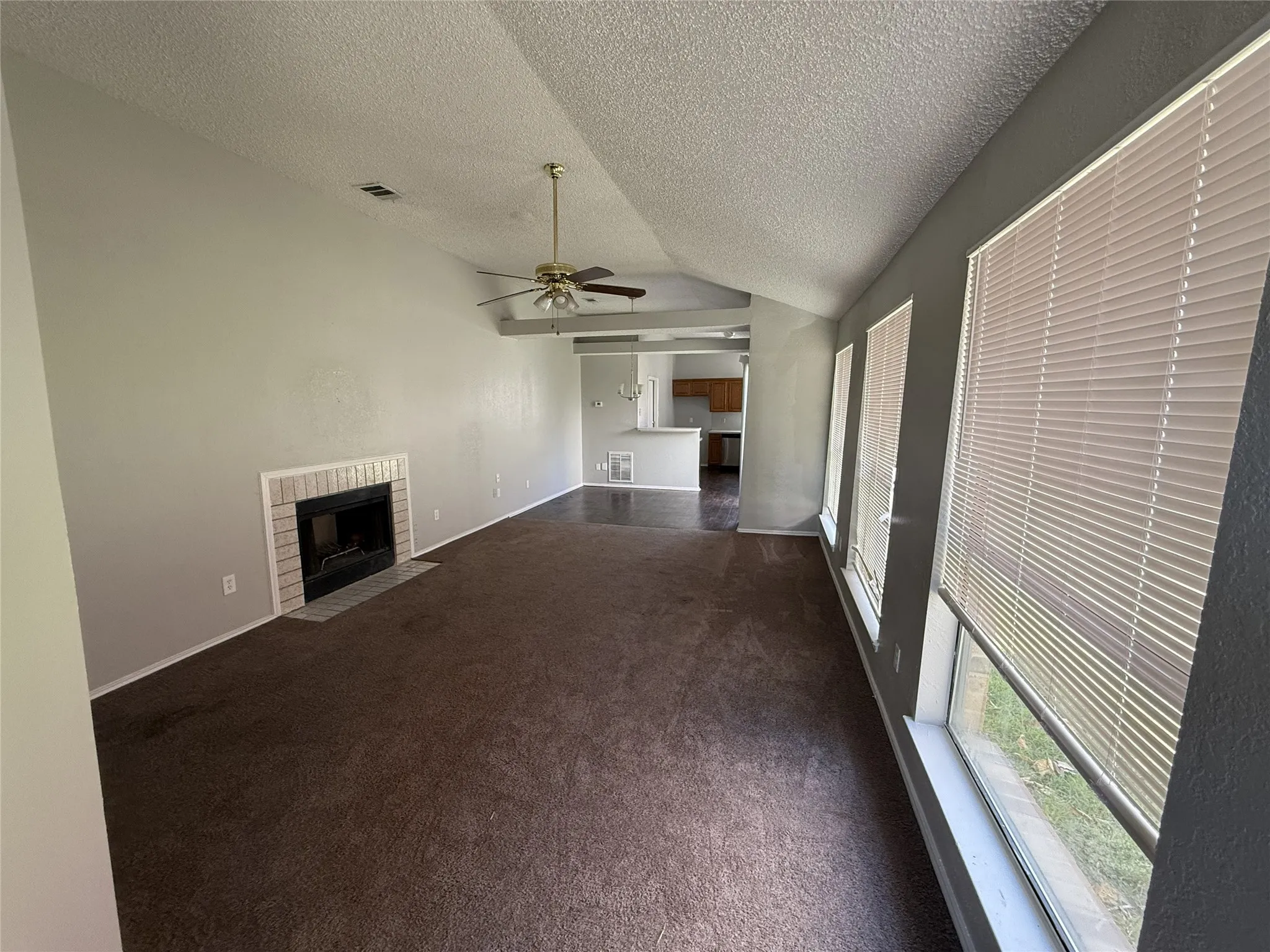 Single Family Residence For Sale in Dallas County , 404 Seminary Ridge, Mesquite, Texas 75149, 3 Bedroom, 2 Bathroom, 2 Garage spaces, 1,294 Sqft, built in 1987, mls#21368743, Real Estate Agent in Mesquite, Homes For Sale in Dallas county, Homes For Sale in Mesquite, Realtor in Mesquite Texas, Real Estate Brokerage Independent Realty Texas, Luminita Cordes Realtor