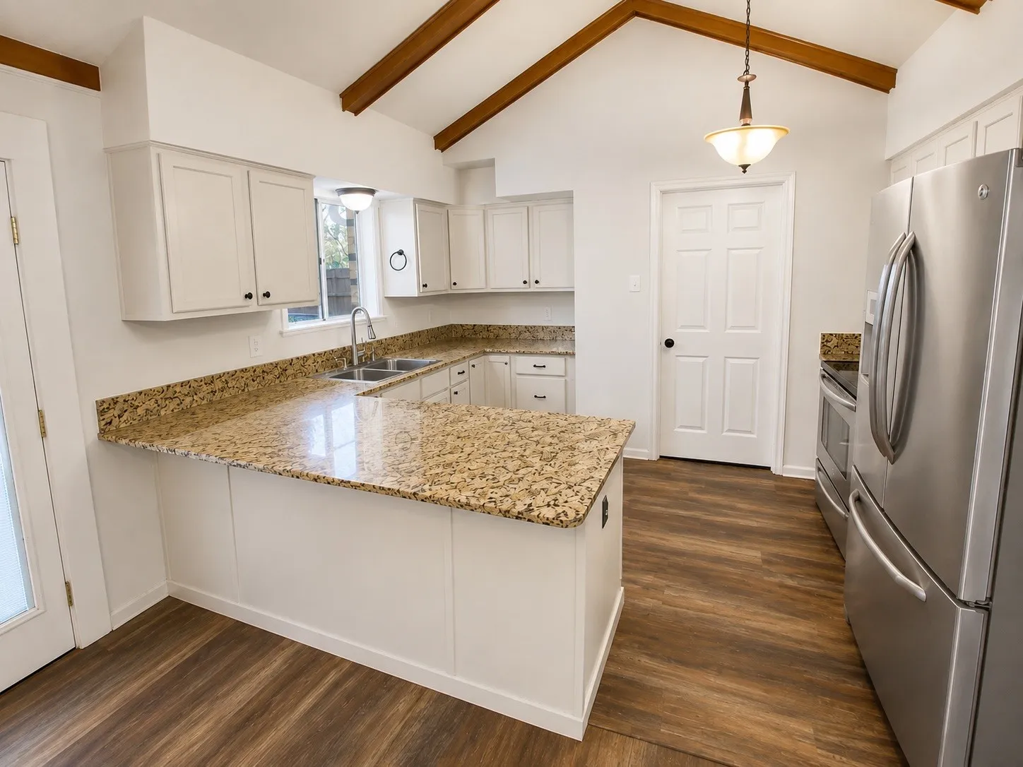 Single Family Residence For Sale in Grayson County , 1205 S Valentine Drive, Sherman, Texas 75090, 3 Bedroom, 2 Bathroom, 2 Garage spaces, 1,300 Sqft, built in 1964, mls#21367851, Real Estate Agent in Sherman, Homes For Sale in Grayson county, Homes For Sale in Sherman, Realtor in Sherman Texas, Real Estate Brokerage Independent Realty Texas, Luminita Cordes Realtor