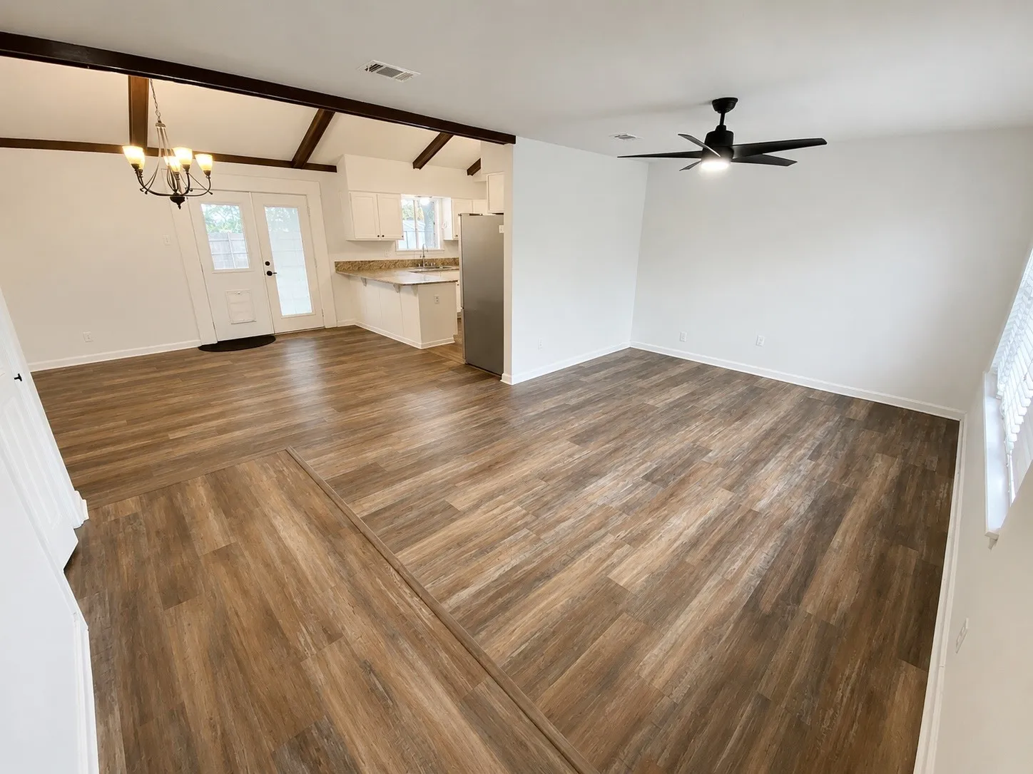 Single Family Residence For Sale in Grayson County , 1205 S Valentine Drive, Sherman, Texas 75090, 3 Bedroom, 2 Bathroom, 2 Garage spaces, 1,300 Sqft, built in 1964, mls#21367851, Real Estate Agent in Sherman, Homes For Sale in Grayson county, Homes For Sale in Sherman, Realtor in Sherman Texas, Real Estate Brokerage Independent Realty Texas, Luminita Cordes Realtor