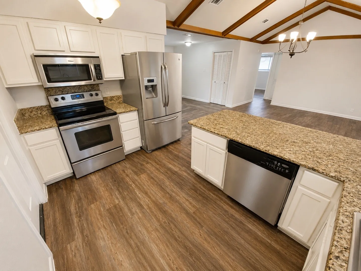 Single Family Residence For Sale in Grayson County , 1205 S Valentine Drive, Sherman, Texas 75090, 3 Bedroom, 2 Bathroom, 2 Garage spaces, 1,300 Sqft, built in 1964, mls#21367851, Real Estate Agent in Sherman, Homes For Sale in Grayson county, Homes For Sale in Sherman, Realtor in Sherman Texas, Real Estate Brokerage Independent Realty Texas, Luminita Cordes Realtor