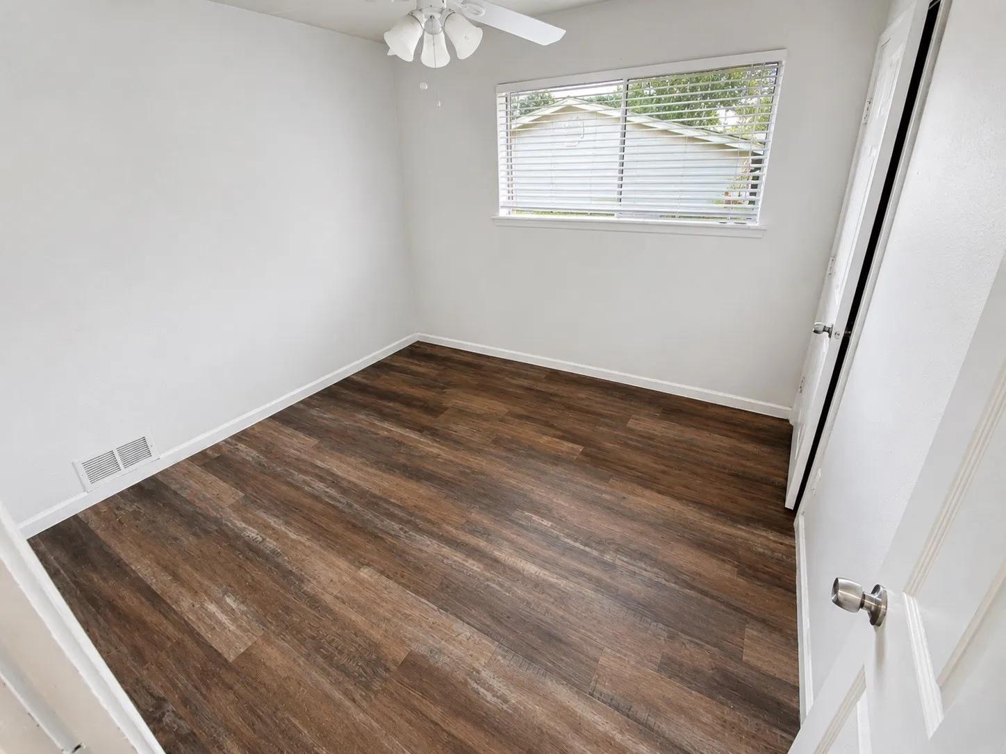 Single Family Residence For Sale in Grayson County , 1205 S Valentine Drive, Sherman, Texas 75090, 3 Bedroom, 2 Bathroom, 2 Garage spaces, 1,300 Sqft, built in 1964, mls#21367851, Real Estate Agent in Sherman, Homes For Sale in Grayson county, Homes For Sale in Sherman, Realtor in Sherman Texas, Real Estate Brokerage Independent Realty Texas, Luminita Cordes Realtor