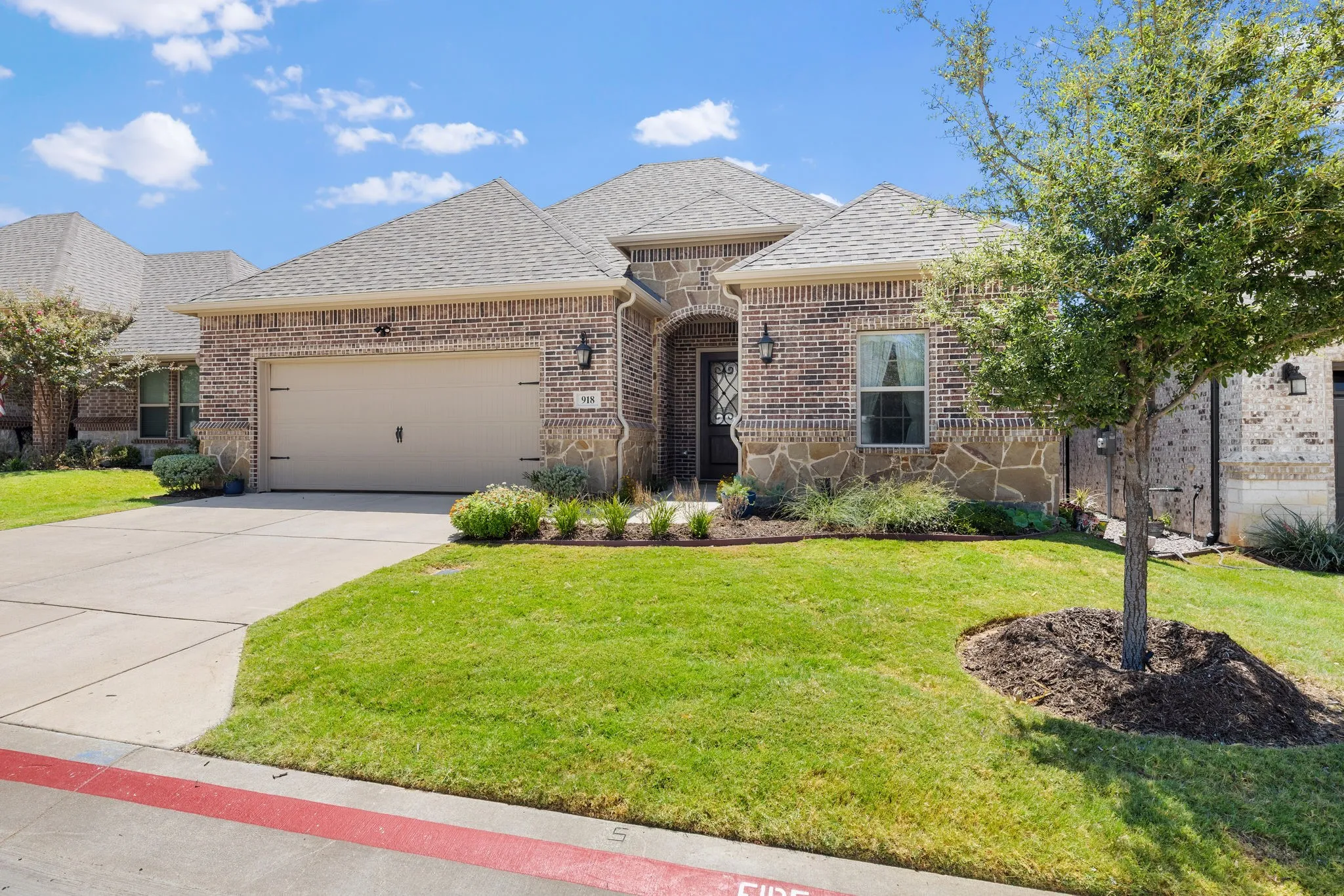 Single Family Residence For Sale in Johnson County , 918 Capella Lane, Mansfield, Texas 76063, 2 Bedroom, 2 Bathroom, 2 Garage spaces, 2,267 Sqft, built in 2022, mls#21367339, Real Estate Agent in Mansfield, Homes For Sale in Johnson county, Homes For Sale in Mansfield, Realtor in Mansfield Texas, Real Estate Brokerage Independent Realty Texas, Luminita Cordes Realtor