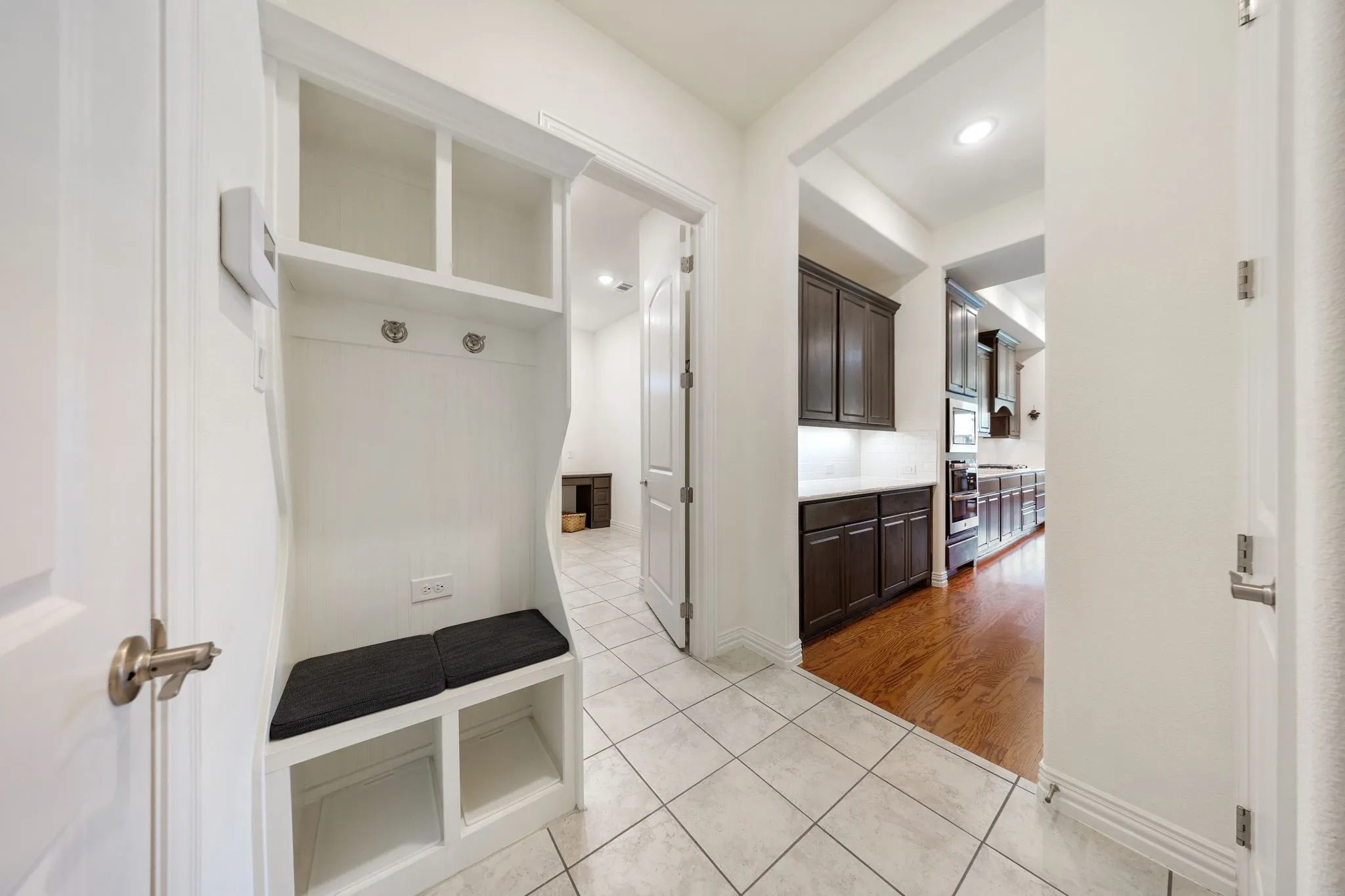 Single Family Residence For Sale in Johnson County , 918 Capella Lane, Mansfield, Texas 76063, 2 Bedroom, 2 Bathroom, 2 Garage spaces, 2,267 Sqft, built in 2022, mls#21367339, Real Estate Agent in Mansfield, Homes For Sale in Johnson county, Homes For Sale in Mansfield, Realtor in Mansfield Texas, Real Estate Brokerage Independent Realty Texas, Luminita Cordes Realtor