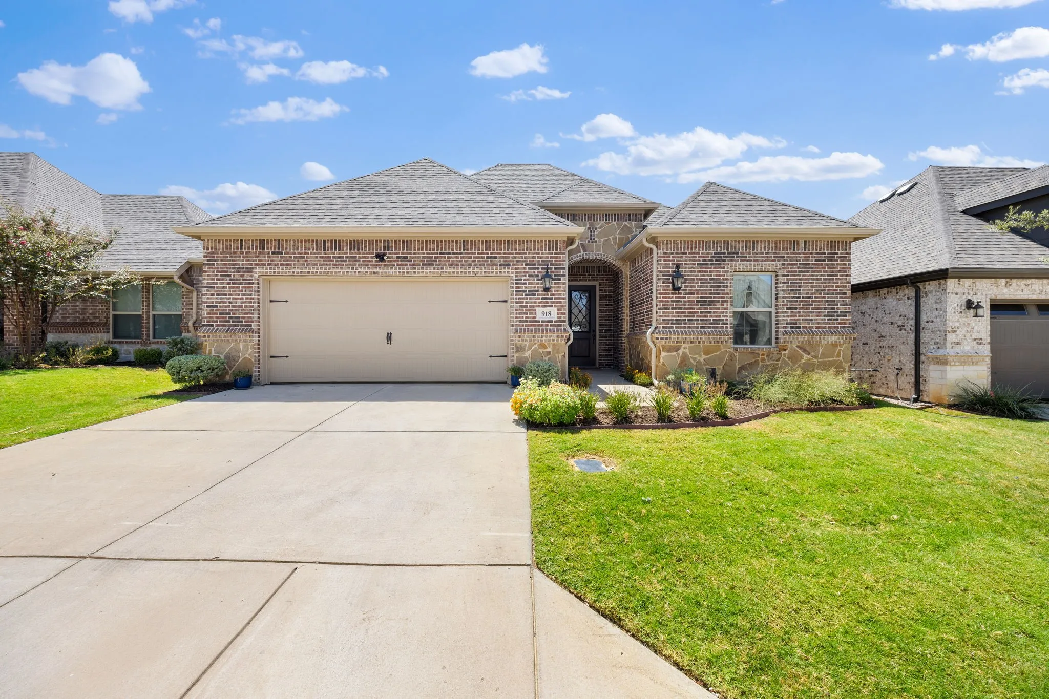 Single Family Residence For Sale in Johnson County , 918 Capella Lane, Mansfield, Texas 76063, 2 Bedroom, 2 Bathroom, 2 Garage spaces, 2,267 Sqft, built in 2022, mls#21367339, Real Estate Agent in Mansfield, Homes For Sale in Johnson county, Homes For Sale in Mansfield, Realtor in Mansfield Texas, Real Estate Brokerage Independent Realty Texas, Luminita Cordes Realtor