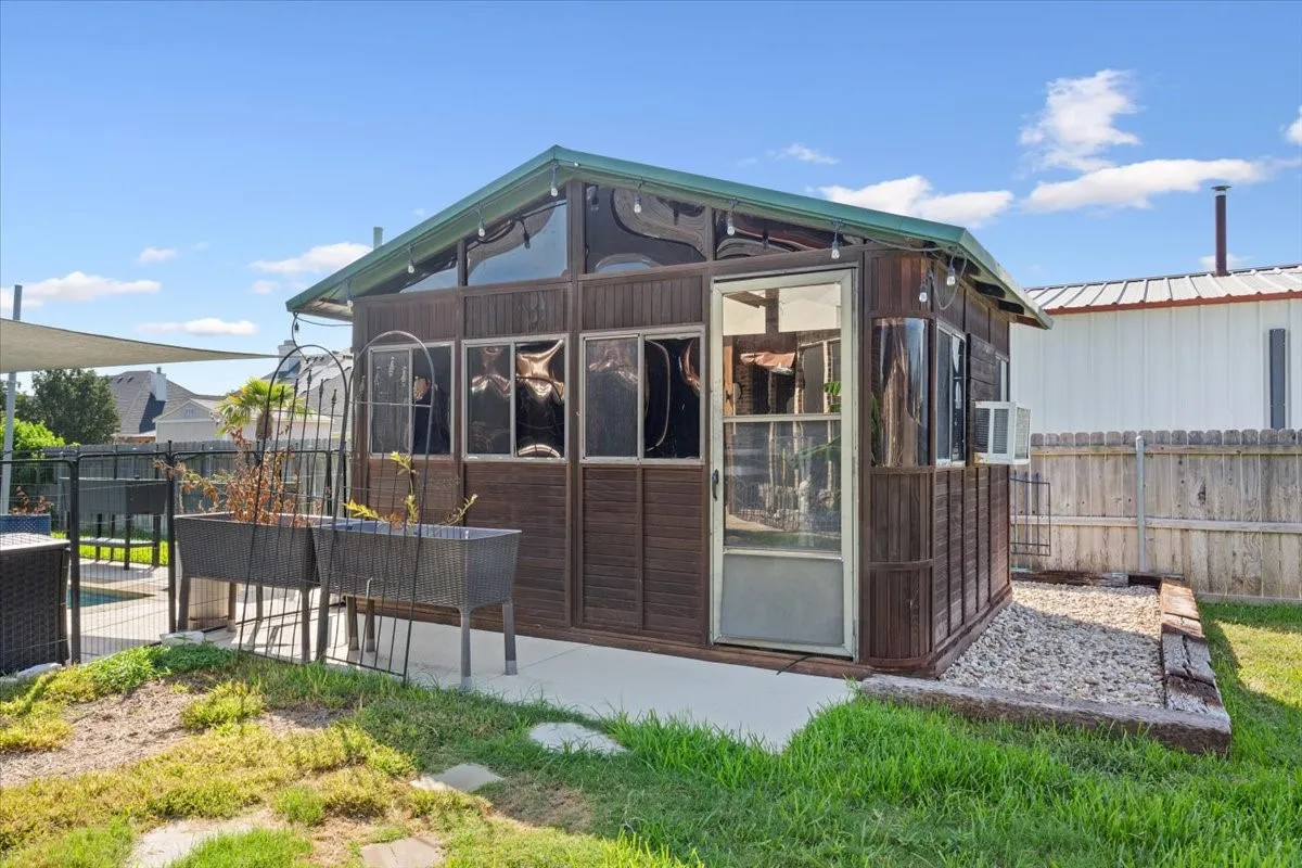 Single Family Residence For Sale in Mc Lennan County , 1408 Laurel Park, Robinson, Texas 76706, 4 Bedroom, 3 Bathroom, 3 Garage spaces, 2,480 Sqft, built in 2004, mls#21368468, Real Estate Agent in Robinson, Homes For Sale in Mc Lennan county, Homes For Sale in Robinson, Realtor in Robinson Texas, Real Estate Brokerage Independent Realty Texas, Luminita Cordes Realtor