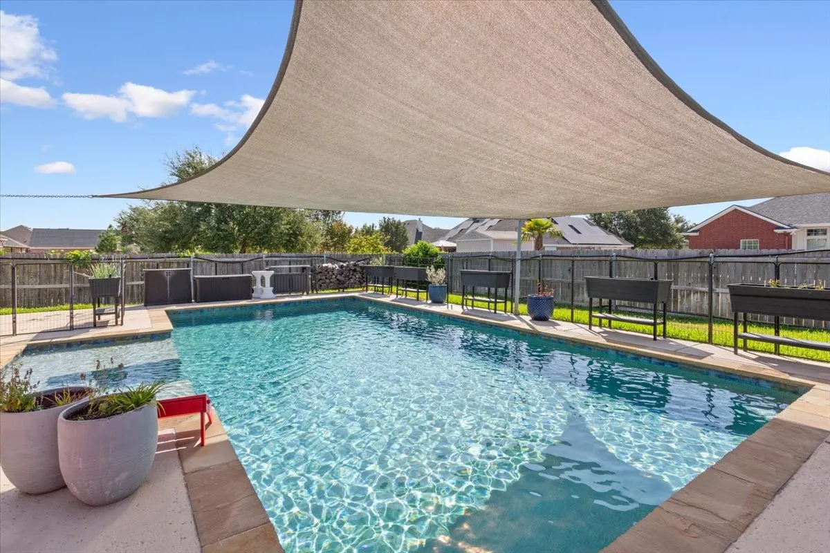 Single Family Residence For Sale in Mc Lennan County , 1408 Laurel Park, Robinson, Texas 76706, 4 Bedroom, 3 Bathroom, 3 Garage spaces, 2,480 Sqft, built in 2004, mls#21368468, Real Estate Agent in Robinson, Homes For Sale in Mc Lennan county, Homes For Sale in Robinson, Realtor in Robinson Texas, Real Estate Brokerage Independent Realty Texas, Luminita Cordes Realtor