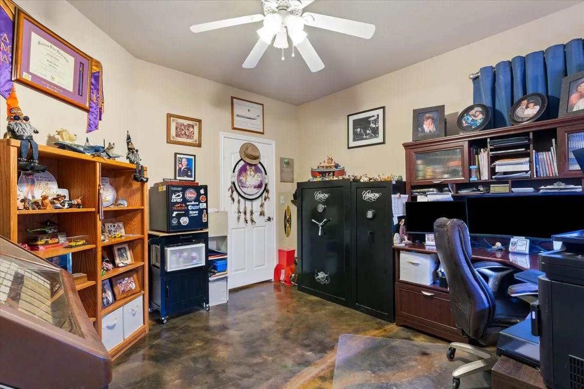 Single Family Residence For Sale in Mc Lennan County , 1408 Laurel Park, Robinson, Texas 76706, 4 Bedroom, 3 Bathroom, 3 Garage spaces, 2,480 Sqft, built in 2004, mls#21368468, Real Estate Agent in Robinson, Homes For Sale in Mc Lennan county, Homes For Sale in Robinson, Realtor in Robinson Texas, Real Estate Brokerage Independent Realty Texas, Luminita Cordes Realtor