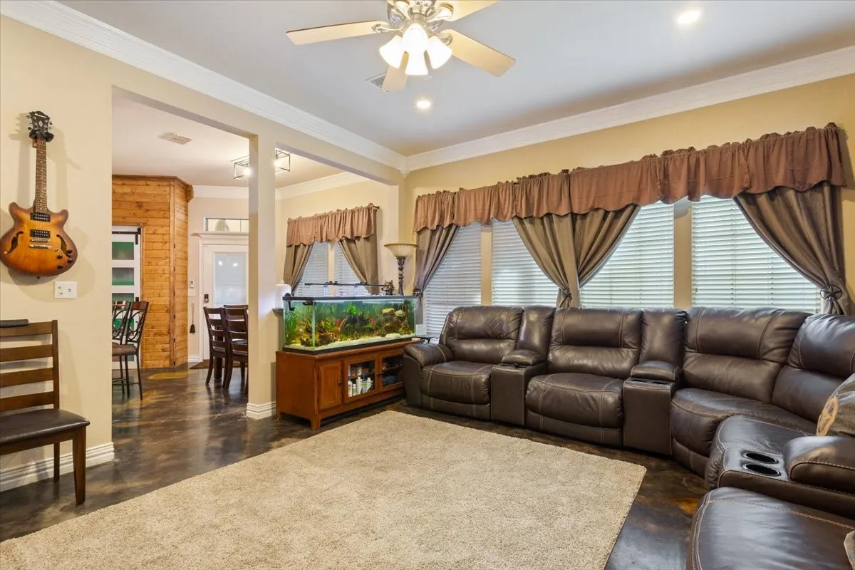 Single Family Residence For Sale in Mc Lennan County , 1408 Laurel Park, Robinson, Texas 76706, 4 Bedroom, 3 Bathroom, 3 Garage spaces, 2,480 Sqft, built in 2004, mls#21368468, Real Estate Agent in Robinson, Homes For Sale in Mc Lennan county, Homes For Sale in Robinson, Realtor in Robinson Texas, Real Estate Brokerage Independent Realty Texas, Luminita Cordes Realtor