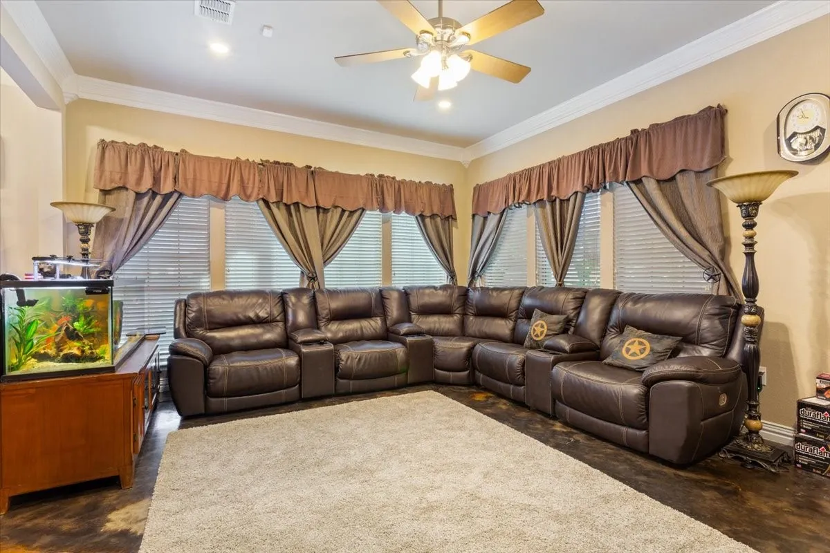 Single Family Residence For Sale in Mc Lennan County , 1408 Laurel Park, Robinson, Texas 76706, 4 Bedroom, 3 Bathroom, 3 Garage spaces, 2,480 Sqft, built in 2004, mls#21368468, Real Estate Agent in Robinson, Homes For Sale in Mc Lennan county, Homes For Sale in Robinson, Realtor in Robinson Texas, Real Estate Brokerage Independent Realty Texas, Luminita Cordes Realtor