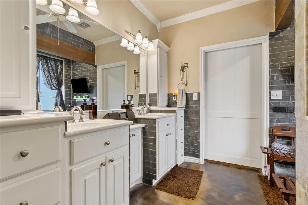 Single Family Residence For Sale in Mc Lennan County , 1408 Laurel Park, Robinson, Texas 76706, 4 Bedroom, 3 Bathroom, 3 Garage spaces, 2,480 Sqft, built in 2004, mls#21368468, Real Estate Agent in Robinson, Homes For Sale in Mc Lennan county, Homes For Sale in Robinson, Realtor in Robinson Texas, Real Estate Brokerage Independent Realty Texas, Luminita Cordes Realtor