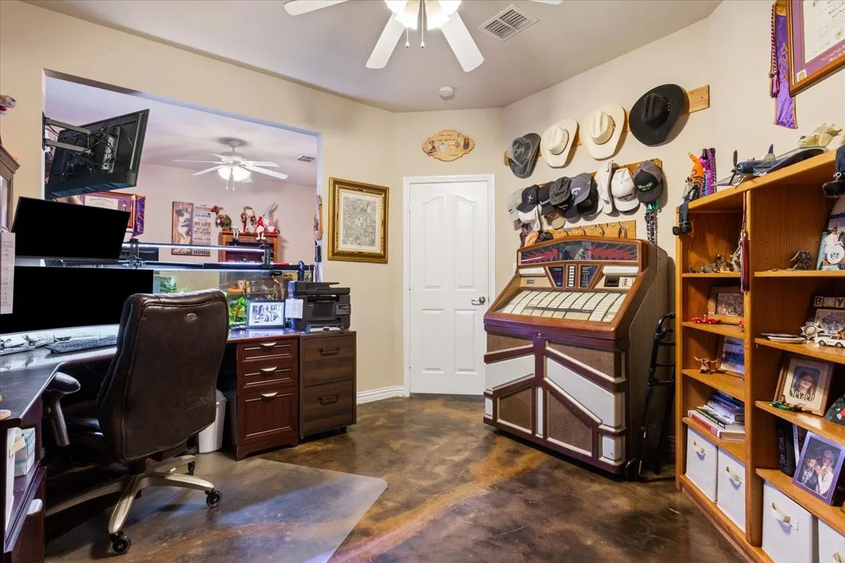 Single Family Residence For Sale in Mc Lennan County , 1408 Laurel Park, Robinson, Texas 76706, 4 Bedroom, 3 Bathroom, 3 Garage spaces, 2,480 Sqft, built in 2004, mls#21368468, Real Estate Agent in Robinson, Homes For Sale in Mc Lennan county, Homes For Sale in Robinson, Realtor in Robinson Texas, Real Estate Brokerage Independent Realty Texas, Luminita Cordes Realtor