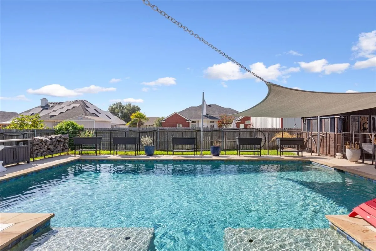 Single Family Residence For Sale in Mc Lennan County , 1408 Laurel Park, Robinson, Texas 76706, 4 Bedroom, 3 Bathroom, 3 Garage spaces, 2,480 Sqft, built in 2004, mls#21368468, Real Estate Agent in Robinson, Homes For Sale in Mc Lennan county, Homes For Sale in Robinson, Realtor in Robinson Texas, Real Estate Brokerage Independent Realty Texas, Luminita Cordes Realtor