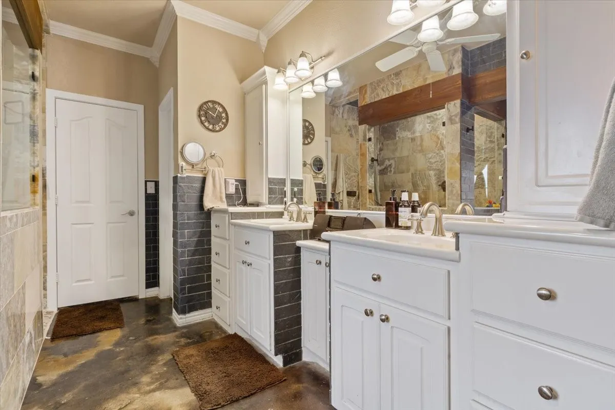 Single Family Residence For Sale in Mc Lennan County , 1408 Laurel Park, Robinson, Texas 76706, 4 Bedroom, 3 Bathroom, 3 Garage spaces, 2,480 Sqft, built in 2004, mls#21368468, Real Estate Agent in Robinson, Homes For Sale in Mc Lennan county, Homes For Sale in Robinson, Realtor in Robinson Texas, Real Estate Brokerage Independent Realty Texas, Luminita Cordes Realtor