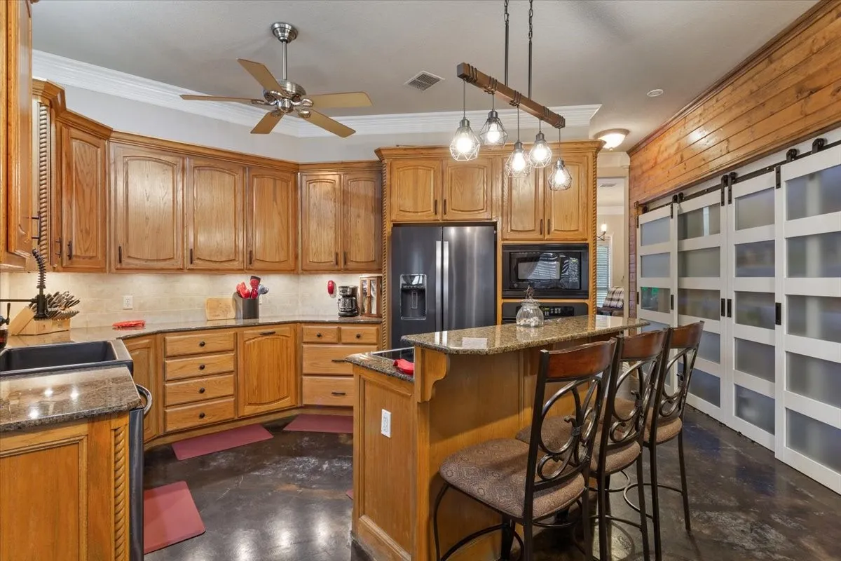 Single Family Residence For Sale in Mc Lennan County , 1408 Laurel Park, Robinson, Texas 76706, 4 Bedroom, 3 Bathroom, 3 Garage spaces, 2,480 Sqft, built in 2004, mls#21368468, Real Estate Agent in Robinson, Homes For Sale in Mc Lennan county, Homes For Sale in Robinson, Realtor in Robinson Texas, Real Estate Brokerage Independent Realty Texas, Luminita Cordes Realtor