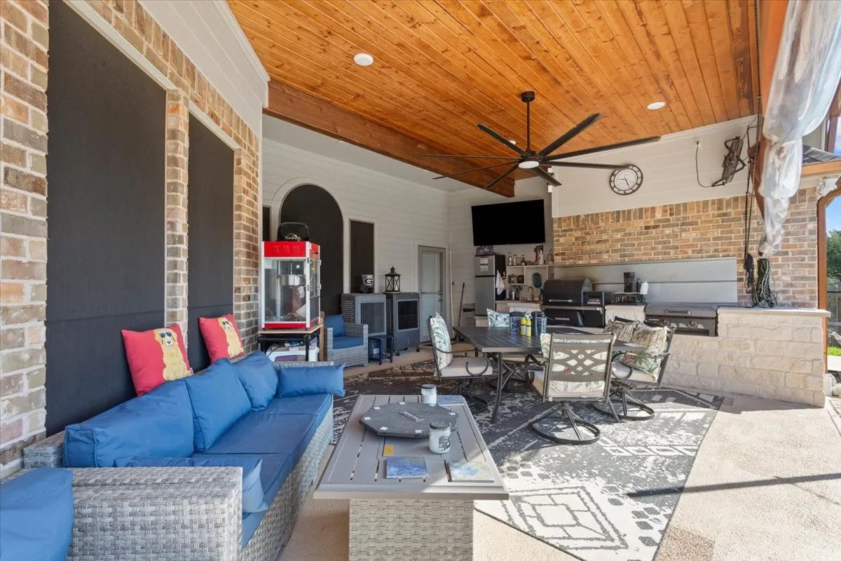 Single Family Residence For Sale in Mc Lennan County , 1408 Laurel Park, Robinson, Texas 76706, 4 Bedroom, 3 Bathroom, 3 Garage spaces, 2,480 Sqft, built in 2004, mls#21368468, Real Estate Agent in Robinson, Homes For Sale in Mc Lennan county, Homes For Sale in Robinson, Realtor in Robinson Texas, Real Estate Brokerage Independent Realty Texas, Luminita Cordes Realtor