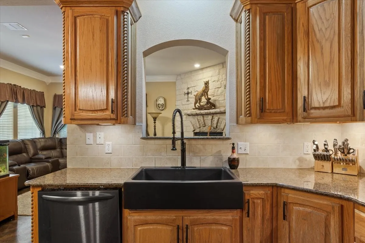 Single Family Residence For Sale in Mc Lennan County , 1408 Laurel Park, Robinson, Texas 76706, 4 Bedroom, 3 Bathroom, 3 Garage spaces, 2,480 Sqft, built in 2004, mls#21368468, Real Estate Agent in Robinson, Homes For Sale in Mc Lennan county, Homes For Sale in Robinson, Realtor in Robinson Texas, Real Estate Brokerage Independent Realty Texas, Luminita Cordes Realtor