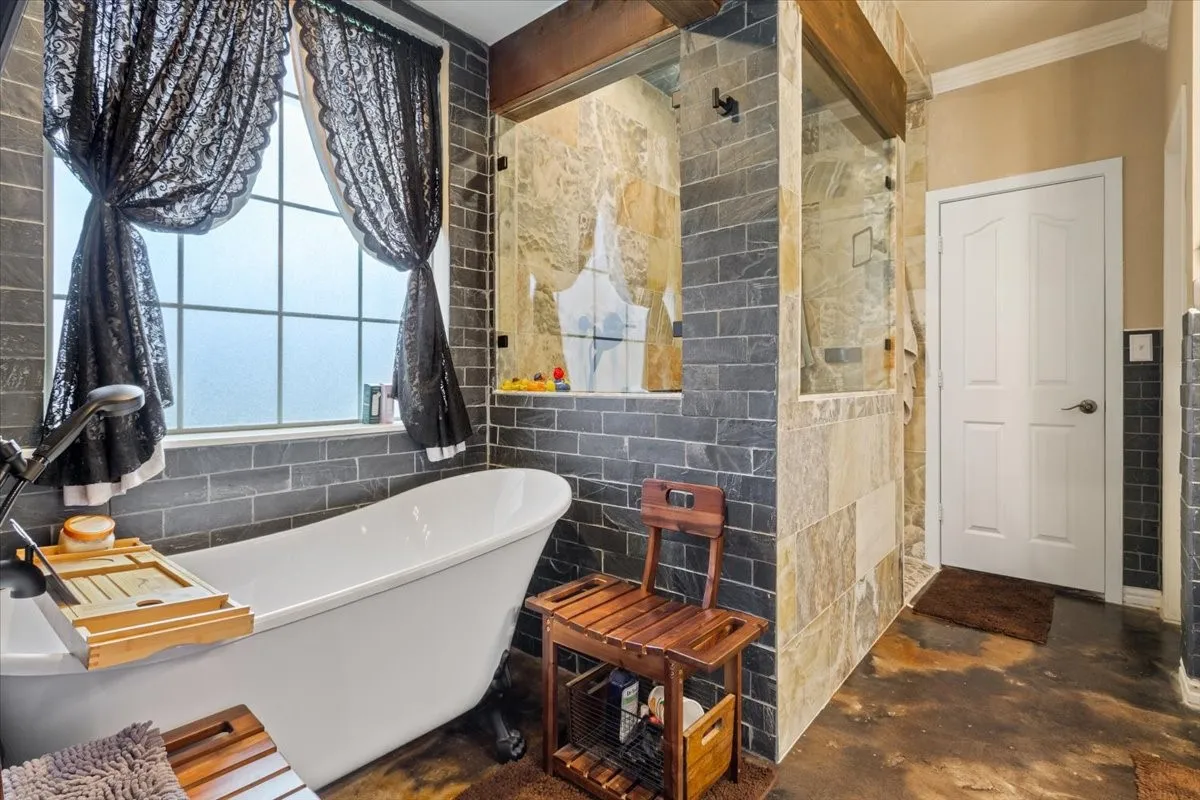 Single Family Residence For Sale in Mc Lennan County , 1408 Laurel Park, Robinson, Texas 76706, 4 Bedroom, 3 Bathroom, 3 Garage spaces, 2,480 Sqft, built in 2004, mls#21368468, Real Estate Agent in Robinson, Homes For Sale in Mc Lennan county, Homes For Sale in Robinson, Realtor in Robinson Texas, Real Estate Brokerage Independent Realty Texas, Luminita Cordes Realtor