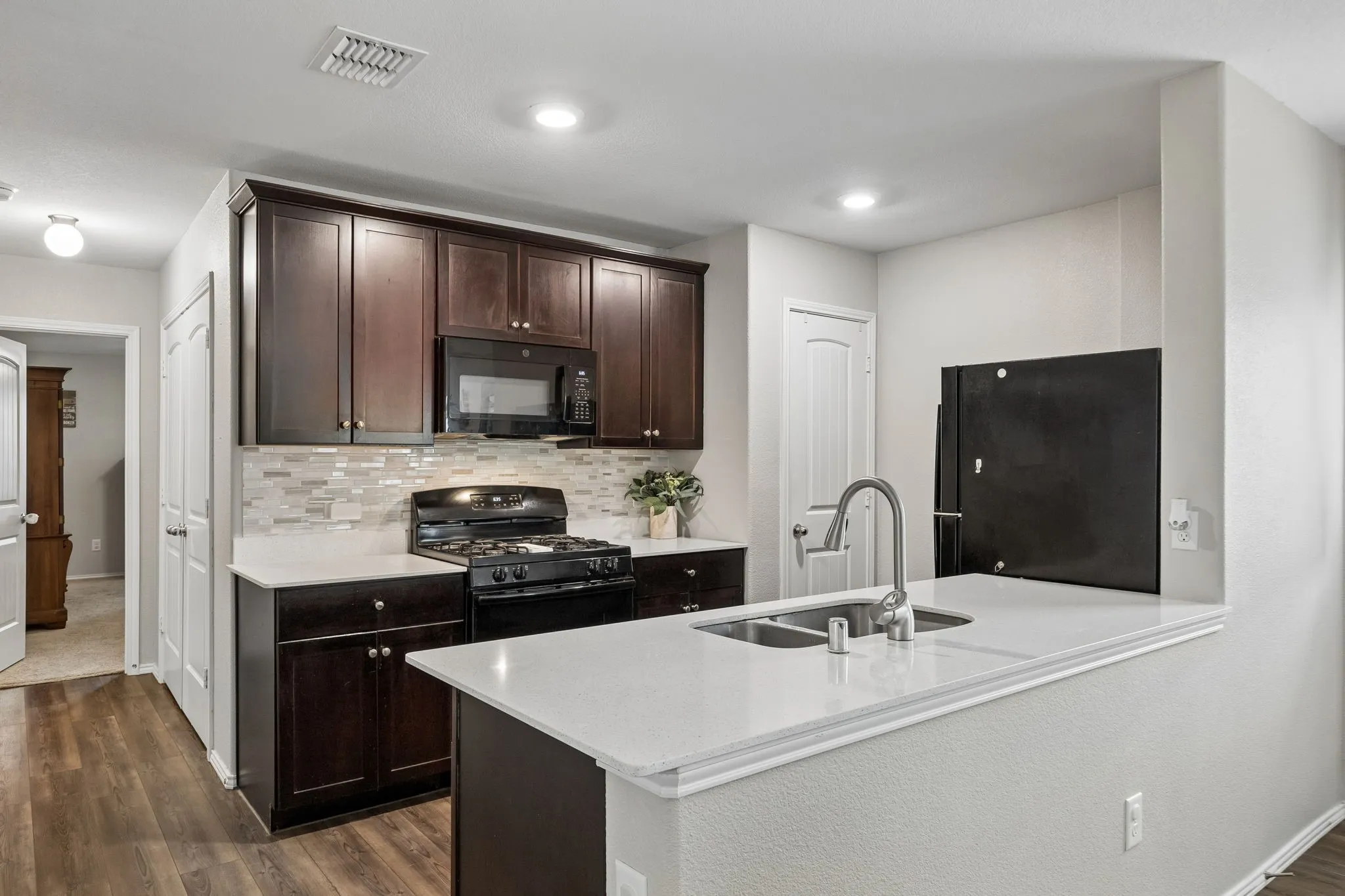 Single Family Residence For Sale in Kaufman County , 5545 Berea Street, Forney, Texas 75126, 3 Bedroom, 2 Bathroom, 2 Garage spaces, 1,450 Sqft, built in 2019, mls#21368749, Real Estate Agent in Forney, Homes For Sale in Kaufman county, Homes For Sale in Forney, Realtor in Forney Texas, Real Estate Brokerage Independent Realty Texas, Luminita Cordes Realtor