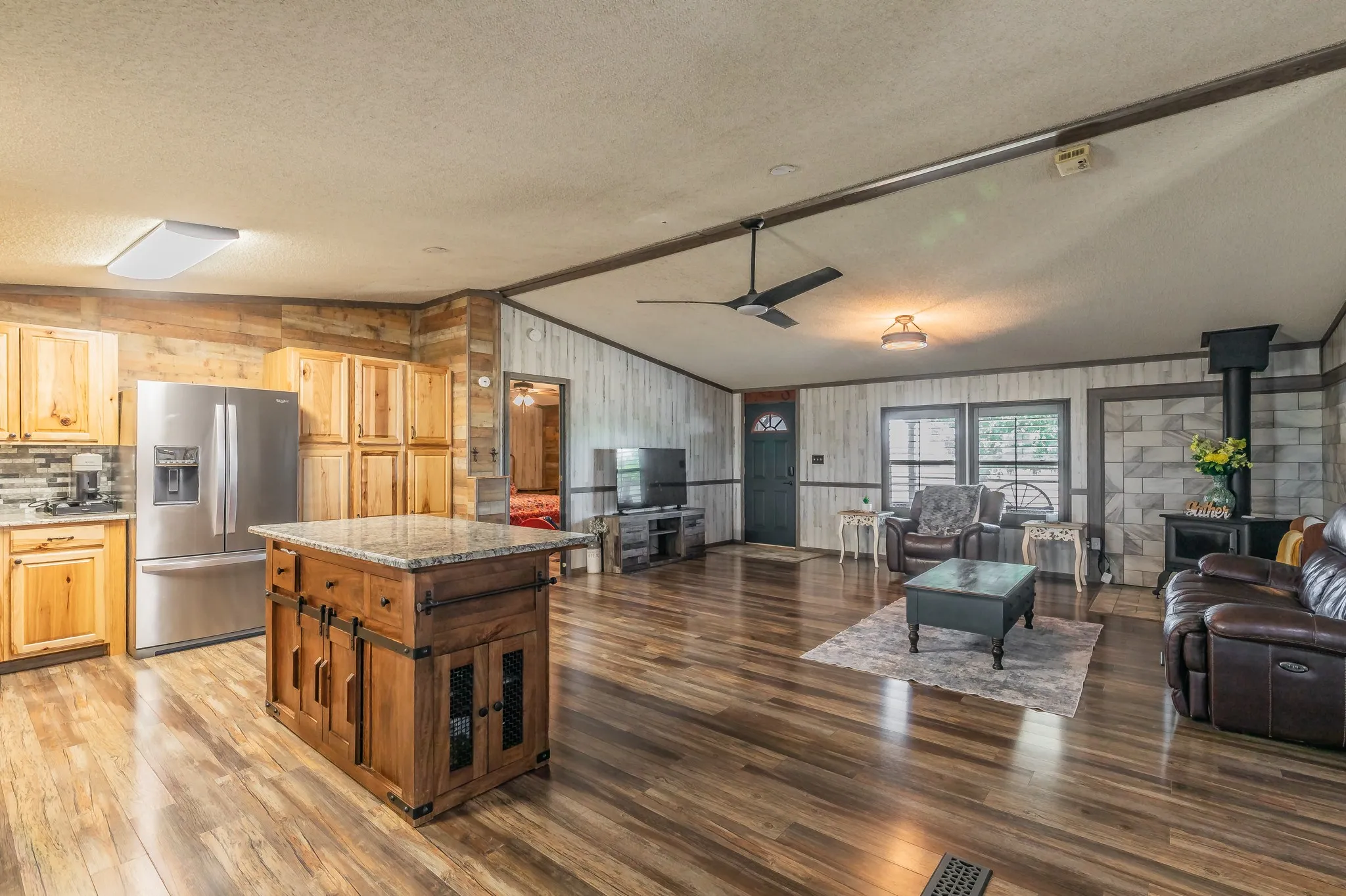 Mobile Home For Sale in Wise County , 157 Judge Court, New Fairview, Texas 76078, 3 Bedroom, 2 Bathroom, 2 Garage spaces, 1,792 Sqft, built in 2002, mls#21368332, Real Estate Agent in New Fairview, Homes For Sale in Wise county, Homes For Sale in New Fairview, Realtor in New Fairview Texas, Real Estate Brokerage Independent Realty Texas, Luminita Cordes Realtor
