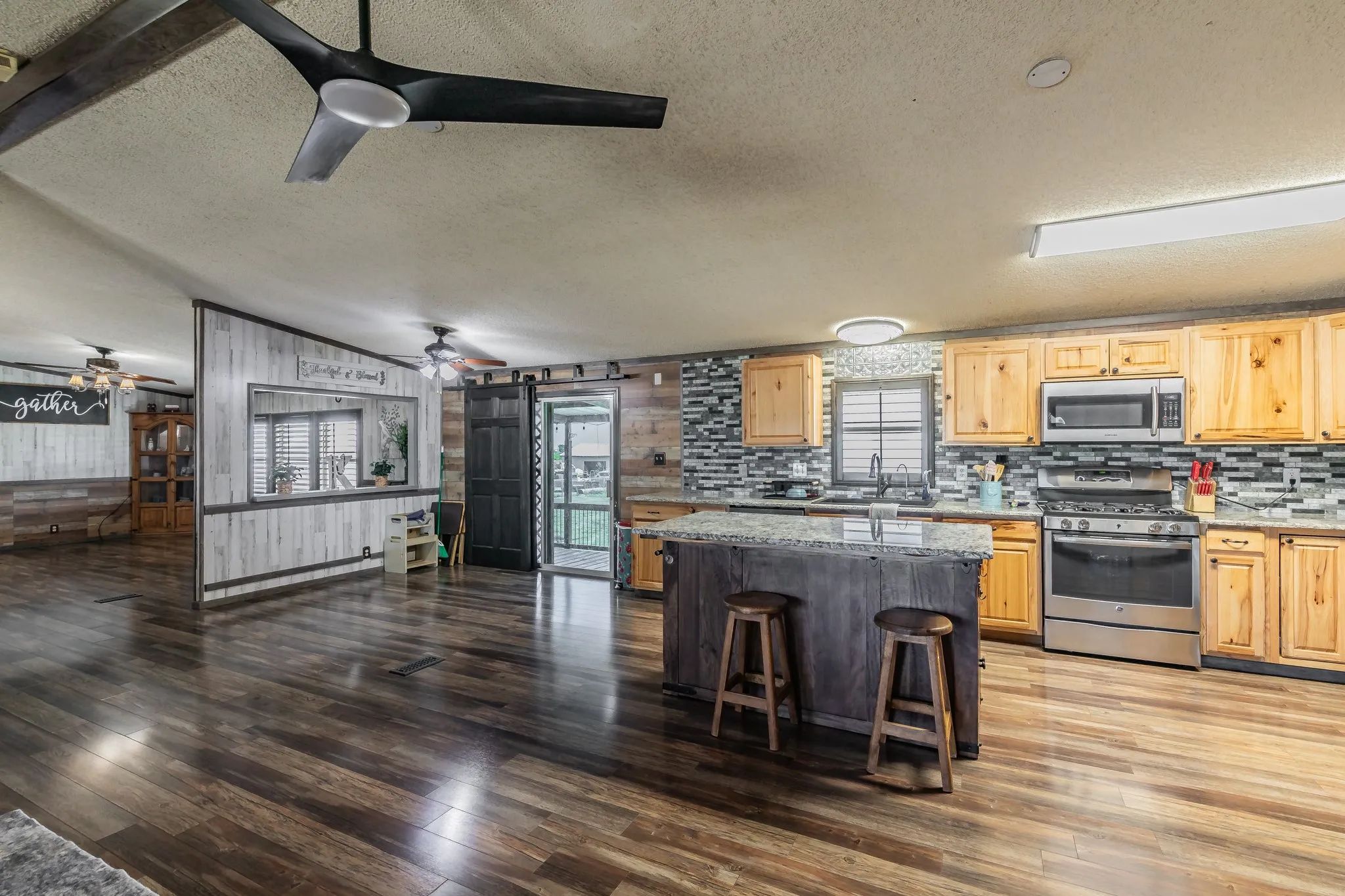Mobile Home For Sale in Wise County , 157 Judge Court, New Fairview, Texas 76078, 3 Bedroom, 2 Bathroom, 2 Garage spaces, 1,792 Sqft, built in 2002, mls#21368332, Real Estate Agent in New Fairview, Homes For Sale in Wise county, Homes For Sale in New Fairview, Realtor in New Fairview Texas, Real Estate Brokerage Independent Realty Texas, Luminita Cordes Realtor
