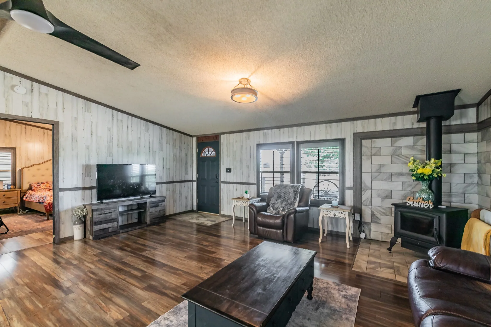 Mobile Home For Sale in Wise County , 157 Judge Court, New Fairview, Texas 76078, 3 Bedroom, 2 Bathroom, 2 Garage spaces, 1,792 Sqft, built in 2002, mls#21368332, Real Estate Agent in New Fairview, Homes For Sale in Wise county, Homes For Sale in New Fairview, Realtor in New Fairview Texas, Real Estate Brokerage Independent Realty Texas, Luminita Cordes Realtor