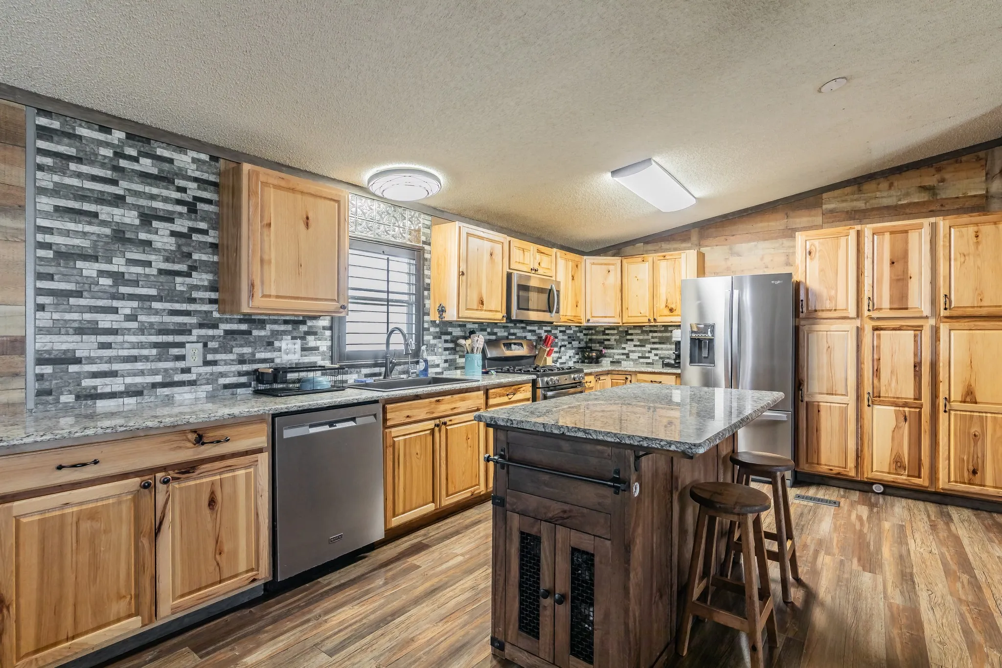 Mobile Home For Sale in Wise County , 157 Judge Court, New Fairview, Texas 76078, 3 Bedroom, 2 Bathroom, 2 Garage spaces, 1,792 Sqft, built in 2002, mls#21368332, Real Estate Agent in New Fairview, Homes For Sale in Wise county, Homes For Sale in New Fairview, Realtor in New Fairview Texas, Real Estate Brokerage Independent Realty Texas, Luminita Cordes Realtor