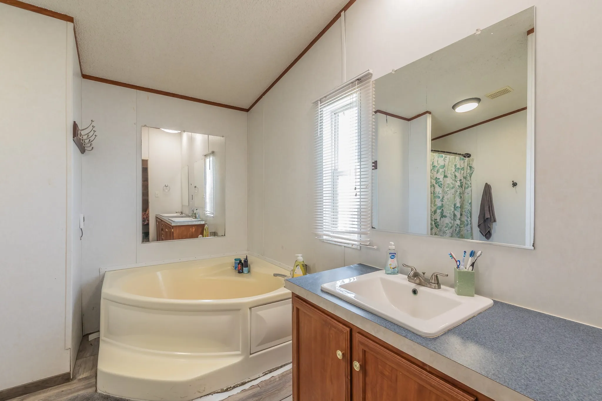 Mobile Home For Sale in Wise County , 157 Judge Court, New Fairview, Texas 76078, 3 Bedroom, 2 Bathroom, 2 Garage spaces, 1,792 Sqft, built in 2002, mls#21368332, Real Estate Agent in New Fairview, Homes For Sale in Wise county, Homes For Sale in New Fairview, Realtor in New Fairview Texas, Real Estate Brokerage Independent Realty Texas, Luminita Cordes Realtor