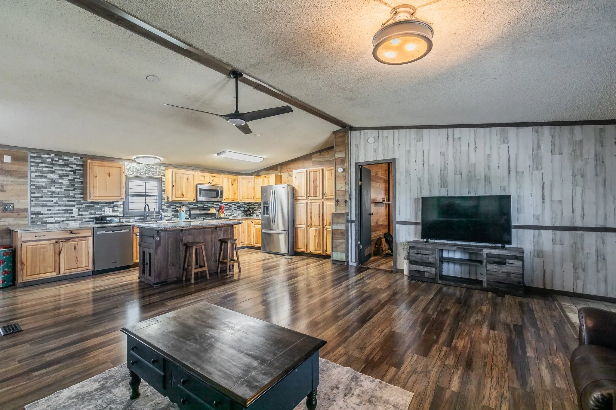 Mobile Home For Sale in Wise County , 157 Judge Court, New Fairview, Texas 76078, 3 Bedroom, 2 Bathroom, 2 Garage spaces, 1,792 Sqft, built in 2002, mls#21368332, Real Estate Agent in New Fairview, Homes For Sale in Wise county, Homes For Sale in New Fairview, Realtor in New Fairview Texas, Real Estate Brokerage Independent Realty Texas, Luminita Cordes Realtor