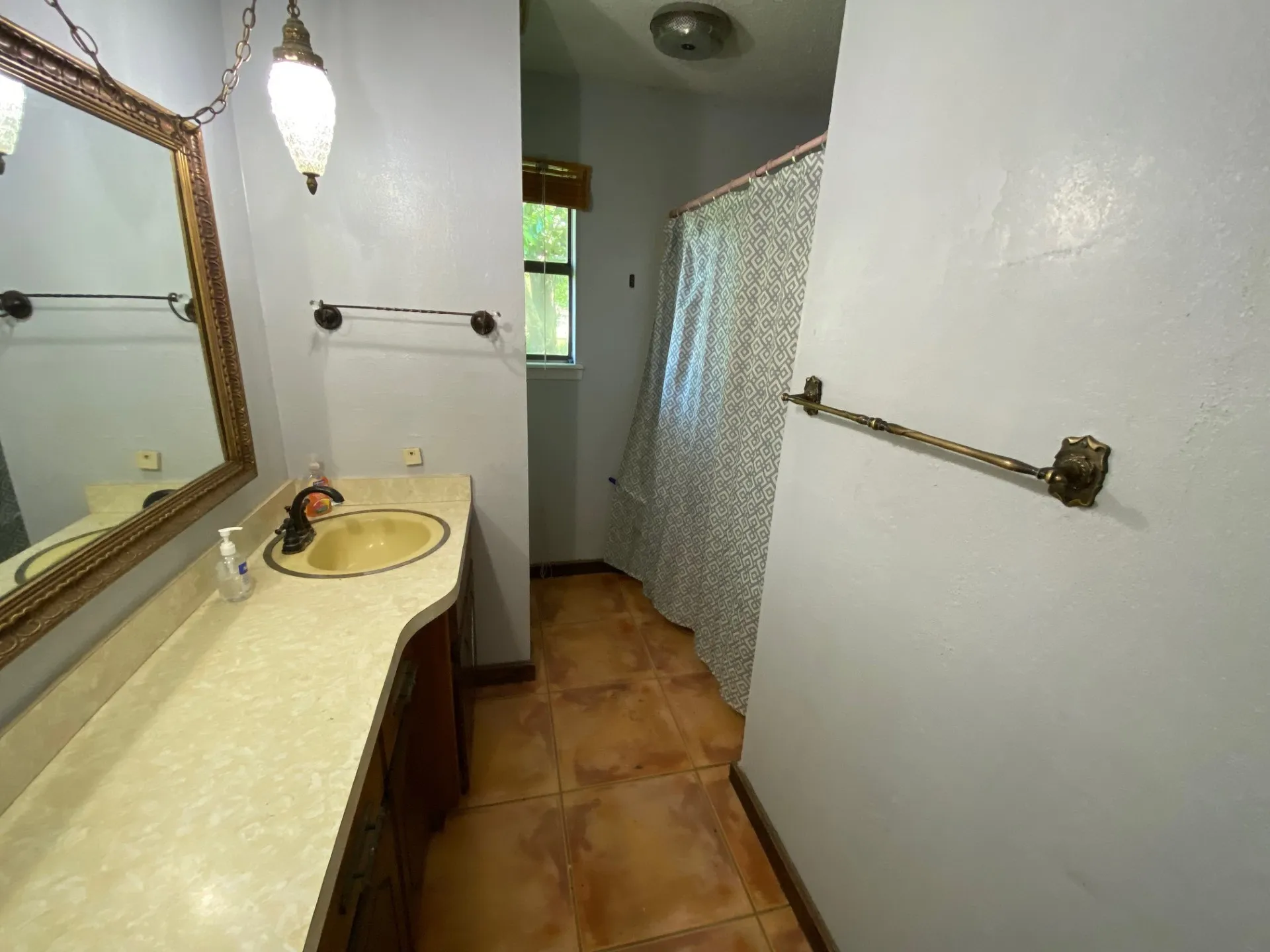 Single Family Residence For Sale in Red River (TX) County , 603 W 11th Street, Clarksville, Texas 75426, 3 Bedroom, 2 Bathroom, Garage spaces, 2,345 Sqft, built in 1977, mls#21368772, Real Estate Agent in Clarksville, Homes For Sale in Red River (TX) county, Homes For Sale in Clarksville, Realtor in Clarksville Texas, Real Estate Brokerage Independent Realty Texas, Luminita Cordes Realtor