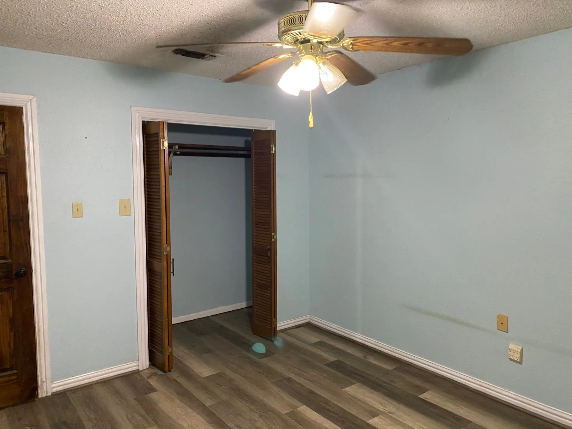 Single Family Residence For Sale in Red River (TX) County , 603 W 11th Street, Clarksville, Texas 75426, 3 Bedroom, 2 Bathroom, Garage spaces, 2,345 Sqft, built in 1977, mls#21368772, Real Estate Agent in Clarksville, Homes For Sale in Red River (TX) county, Homes For Sale in Clarksville, Realtor in Clarksville Texas, Real Estate Brokerage Independent Realty Texas, Luminita Cordes Realtor